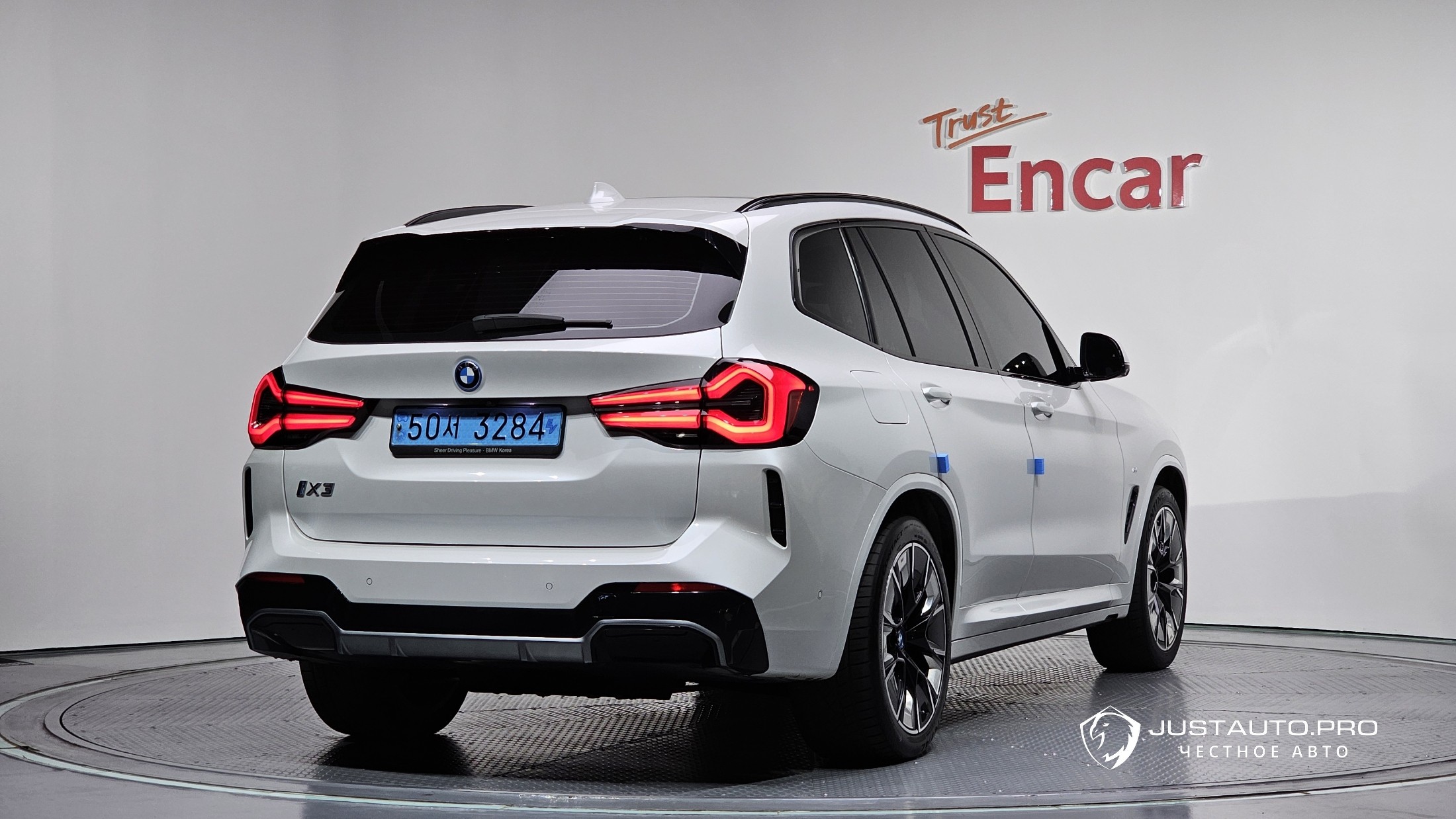 Автомобиль BMW iX3