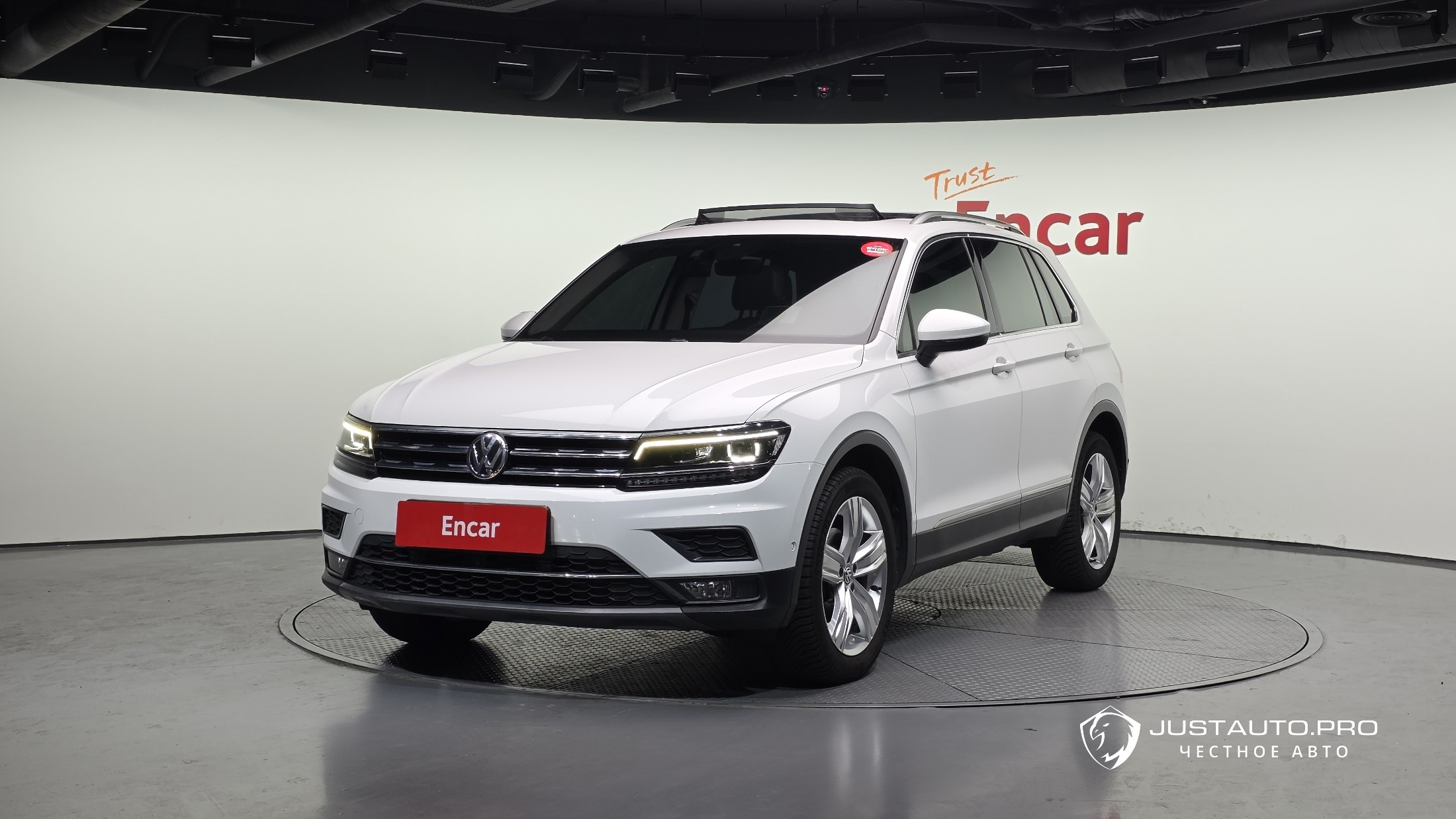Автомобиль Volkswagen Tiguan