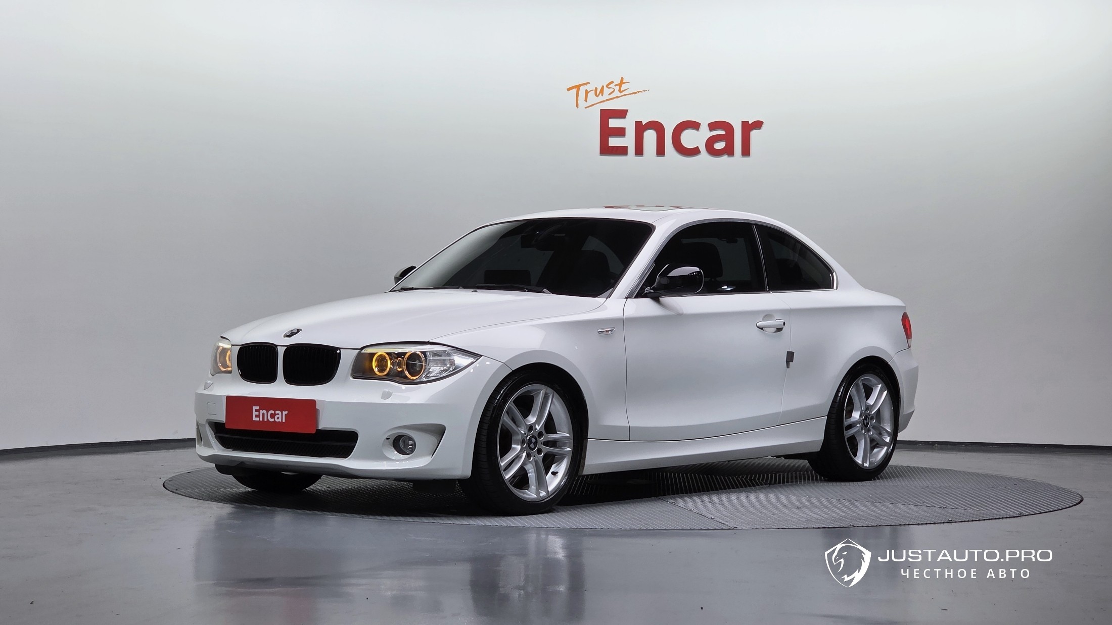 Автомобиль BMW 1-Series