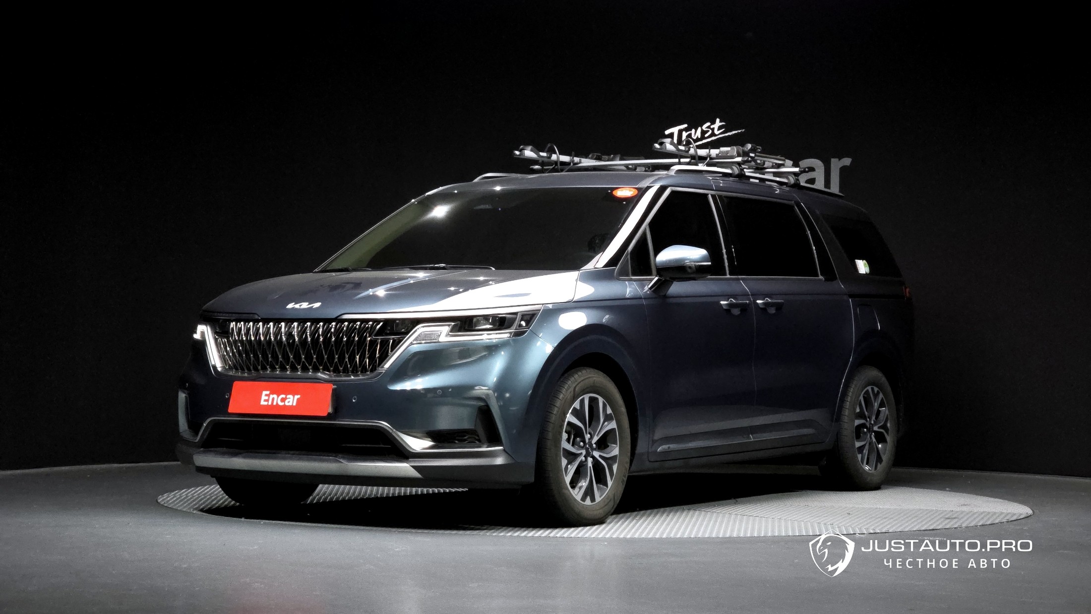 Автомобиль Kia Canival