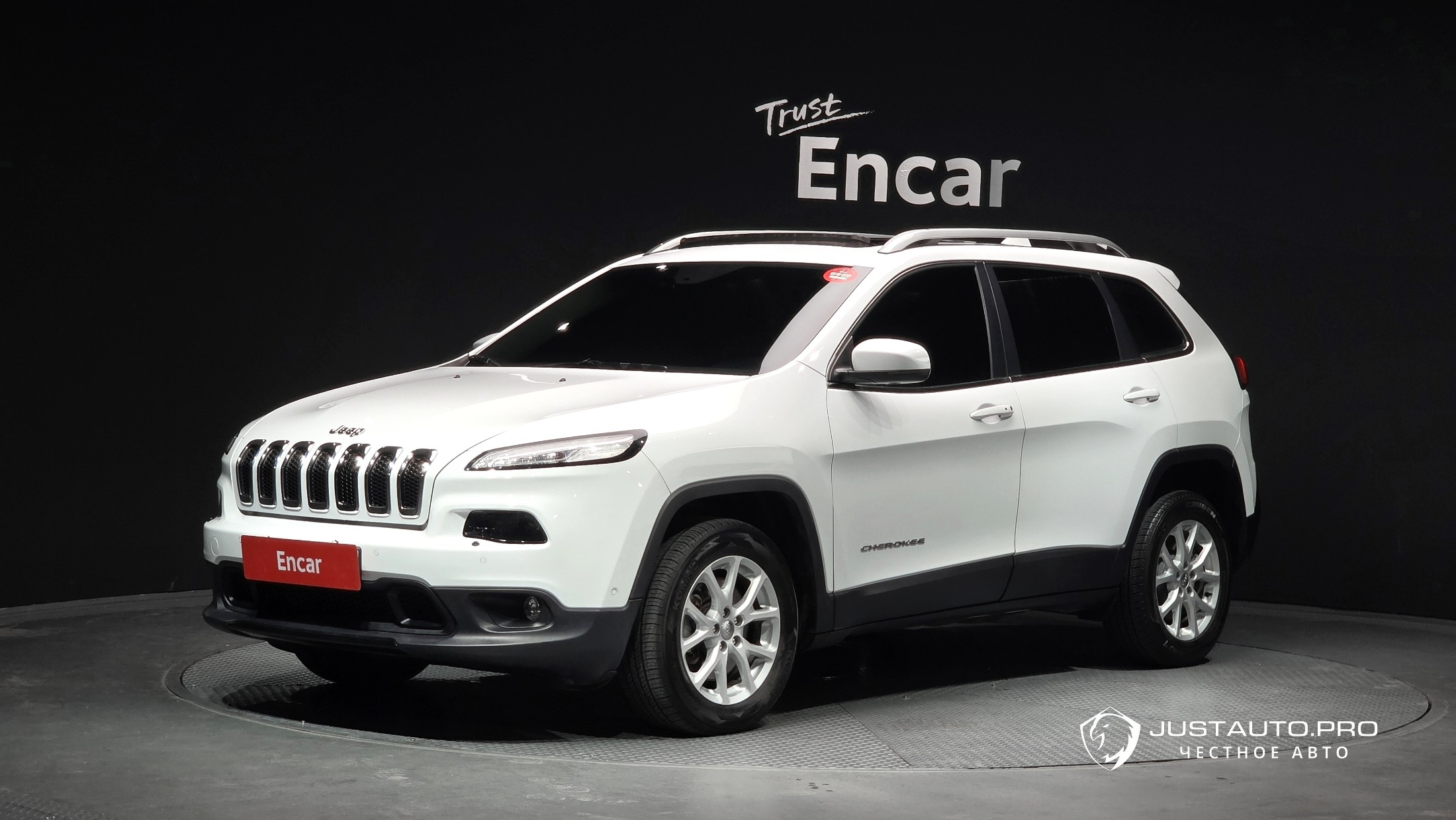 Автомобиль Jeep Cherokee