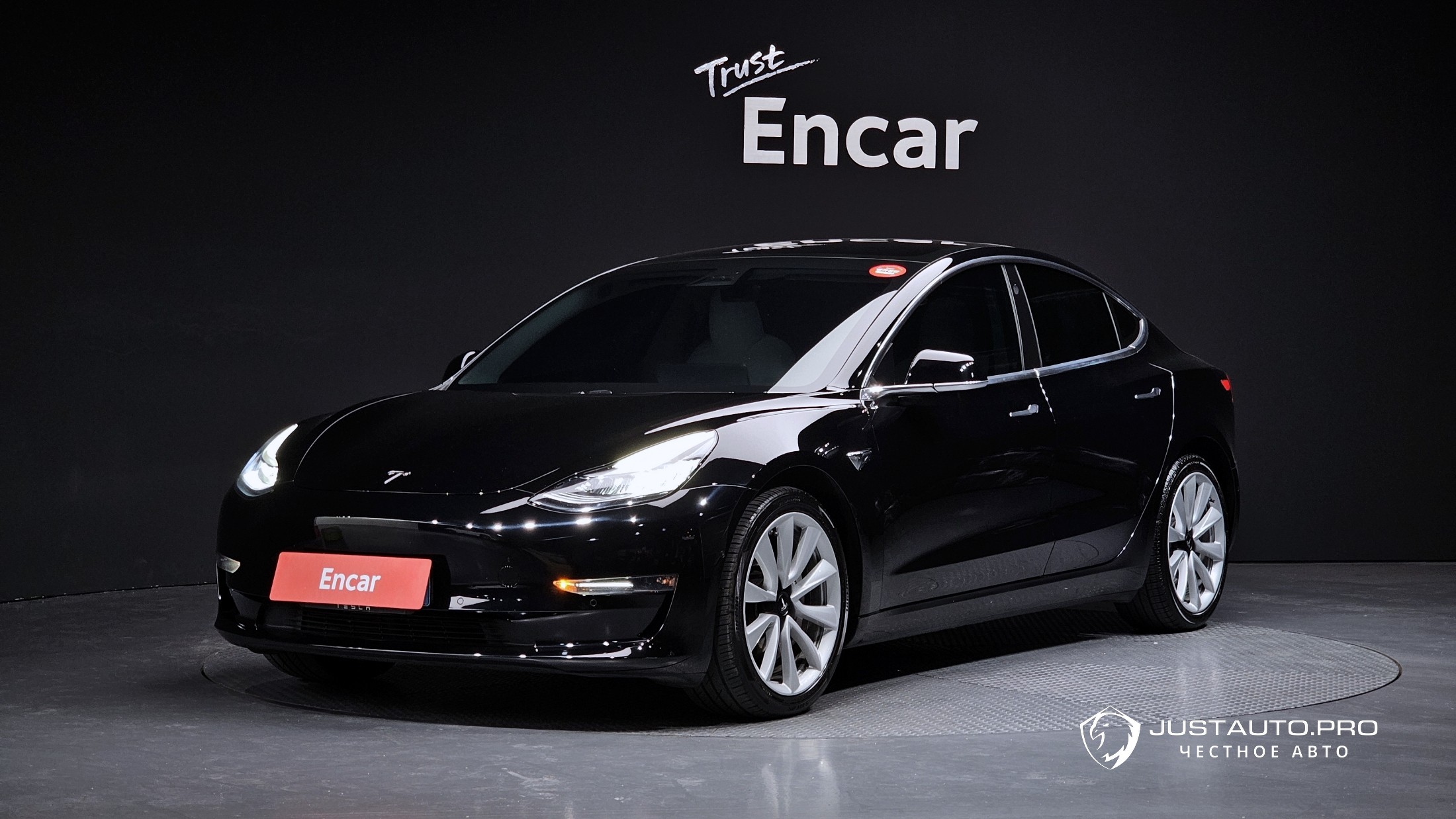 Автомобиль Tesla Model 3