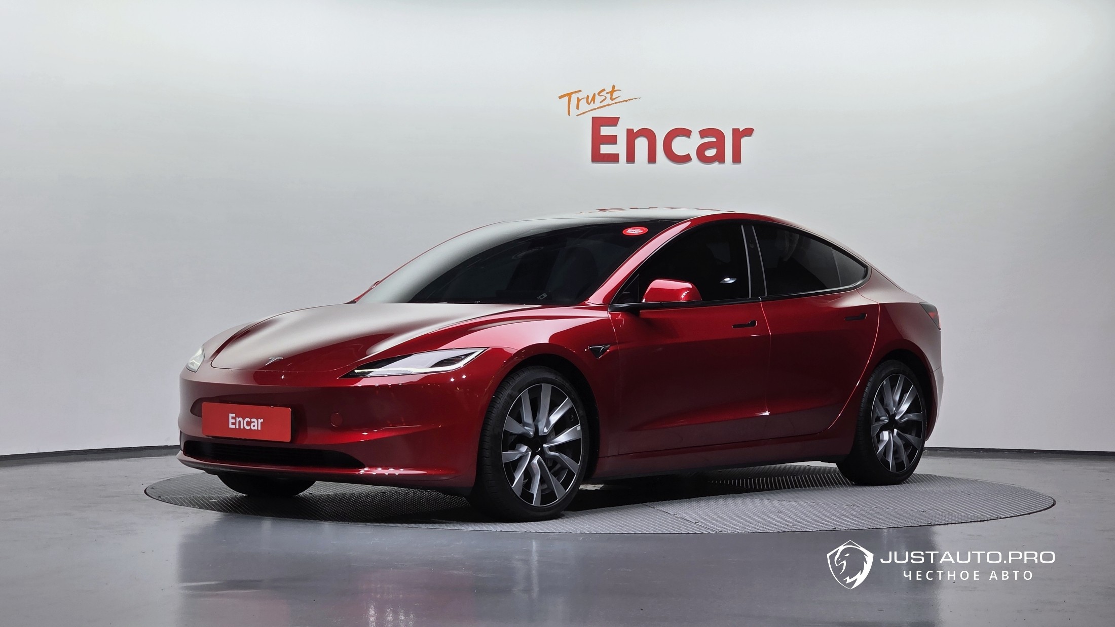 Автомобиль Tesla Model 3