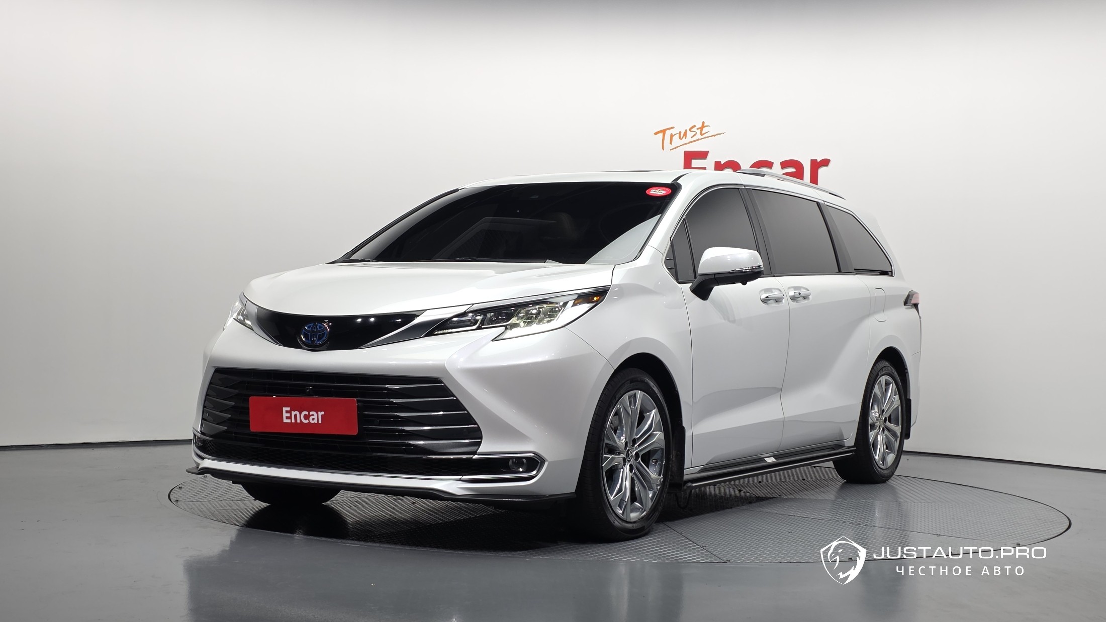 Автомобиль Toyota Sienna