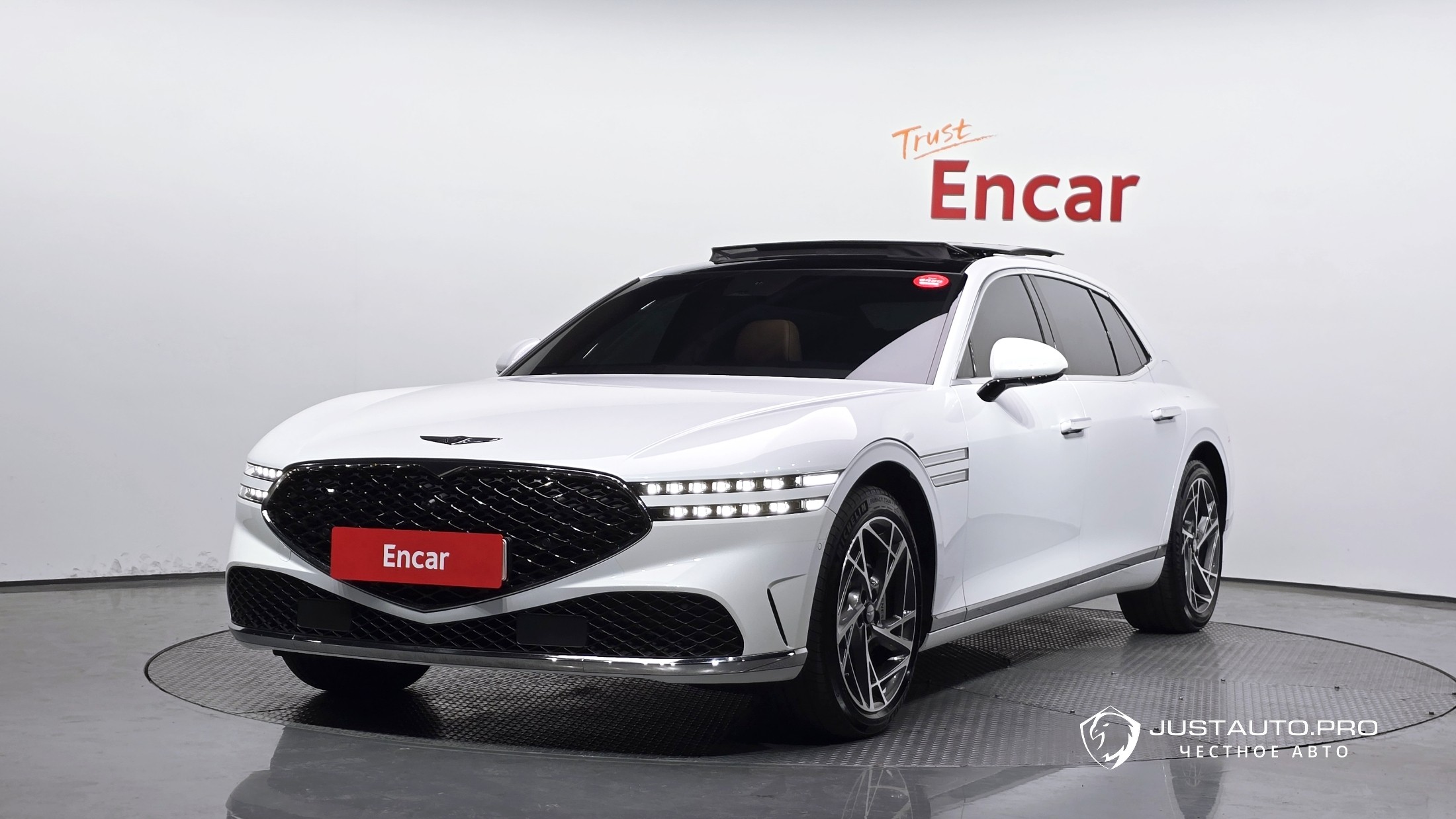 Автомобиль Genesis G90