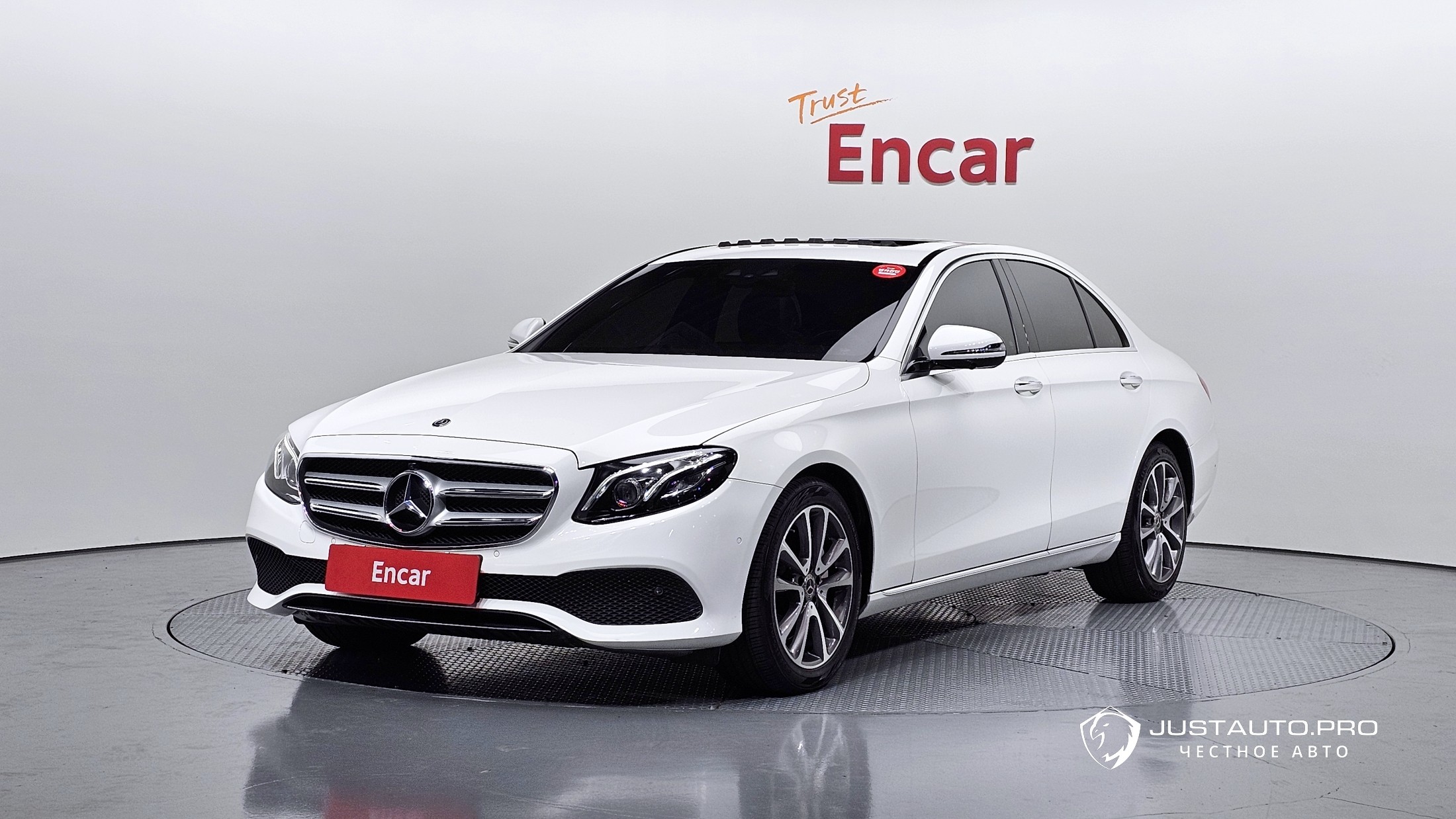 Автомобиль Mercedes-Benz E-Class