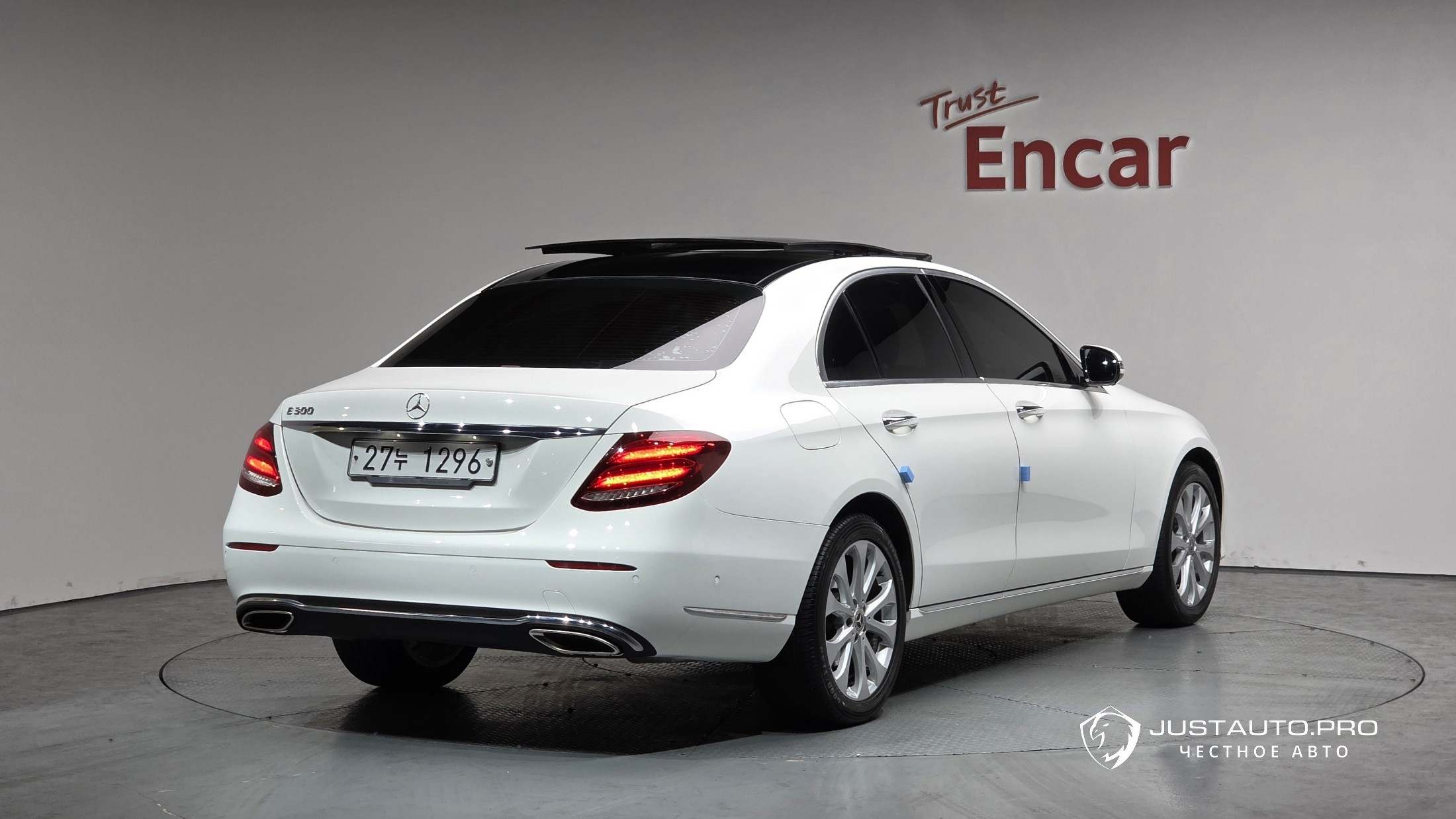 Автомобиль Mercedes-Benz E-Class