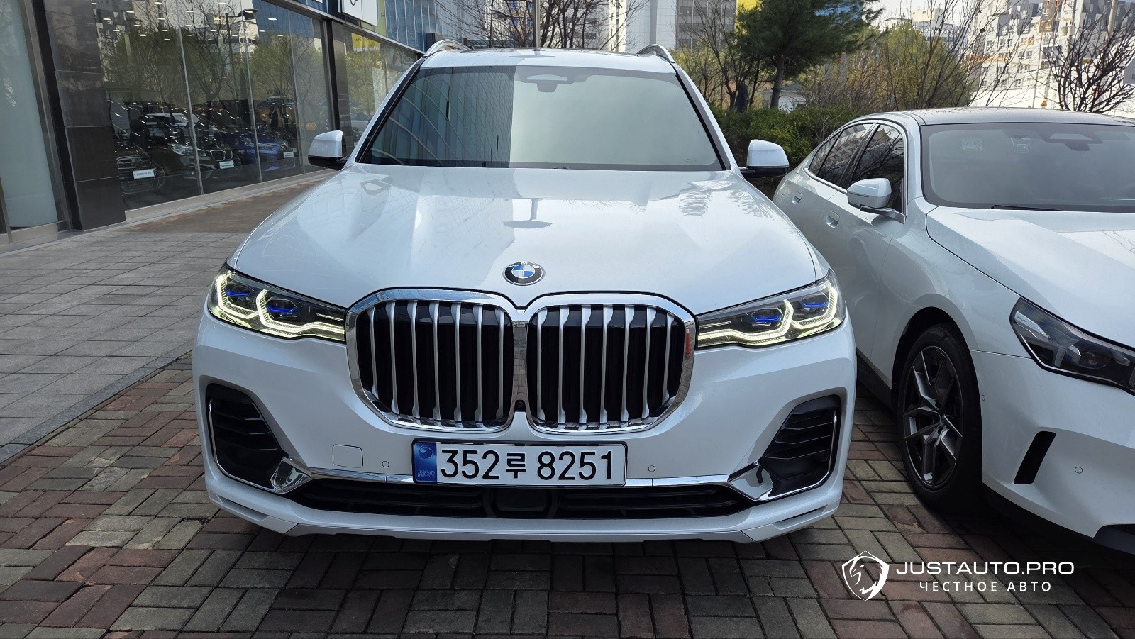 Автомобиль BMW X7