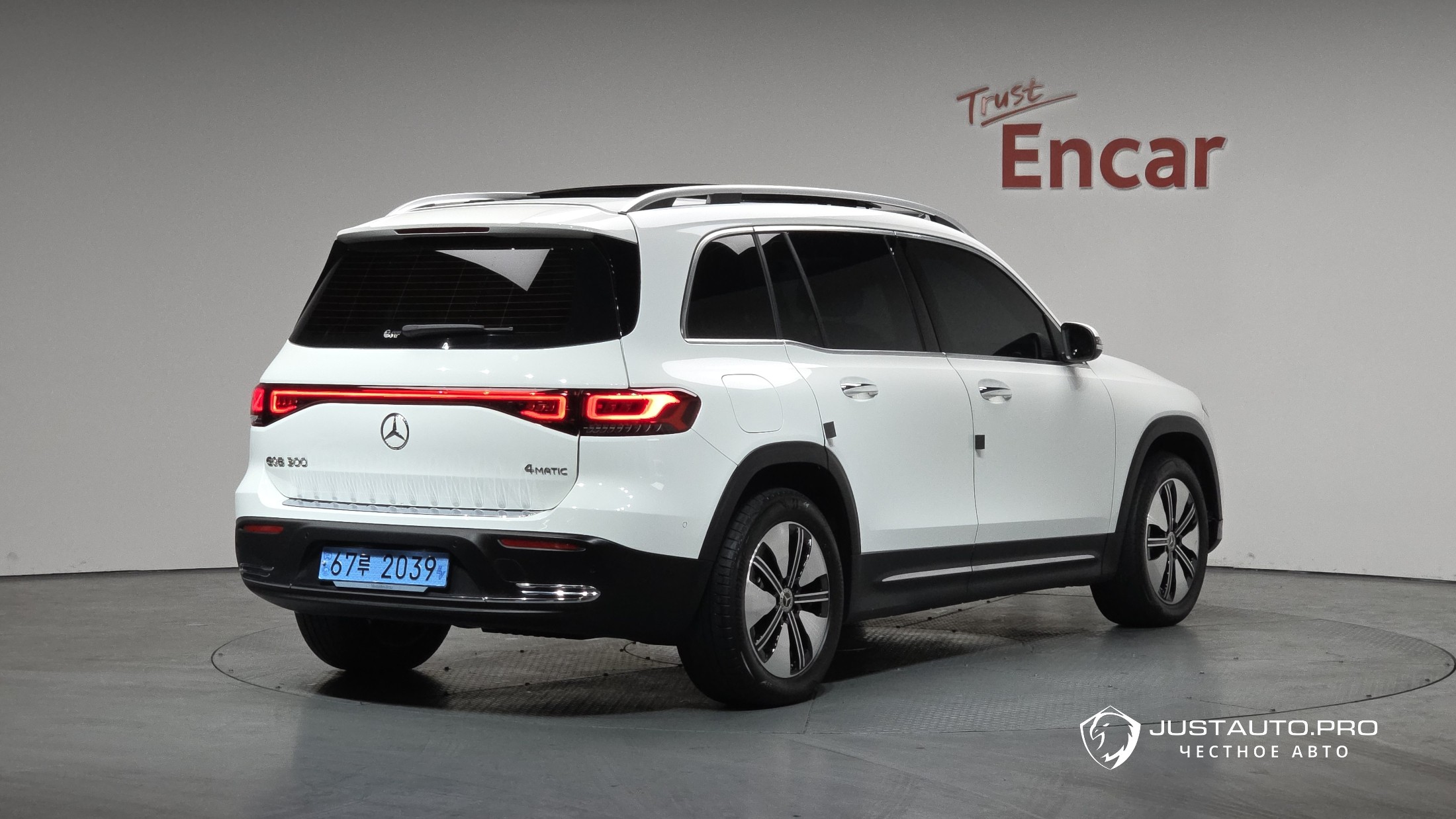 Автомобиль Mercedes-Benz EQB