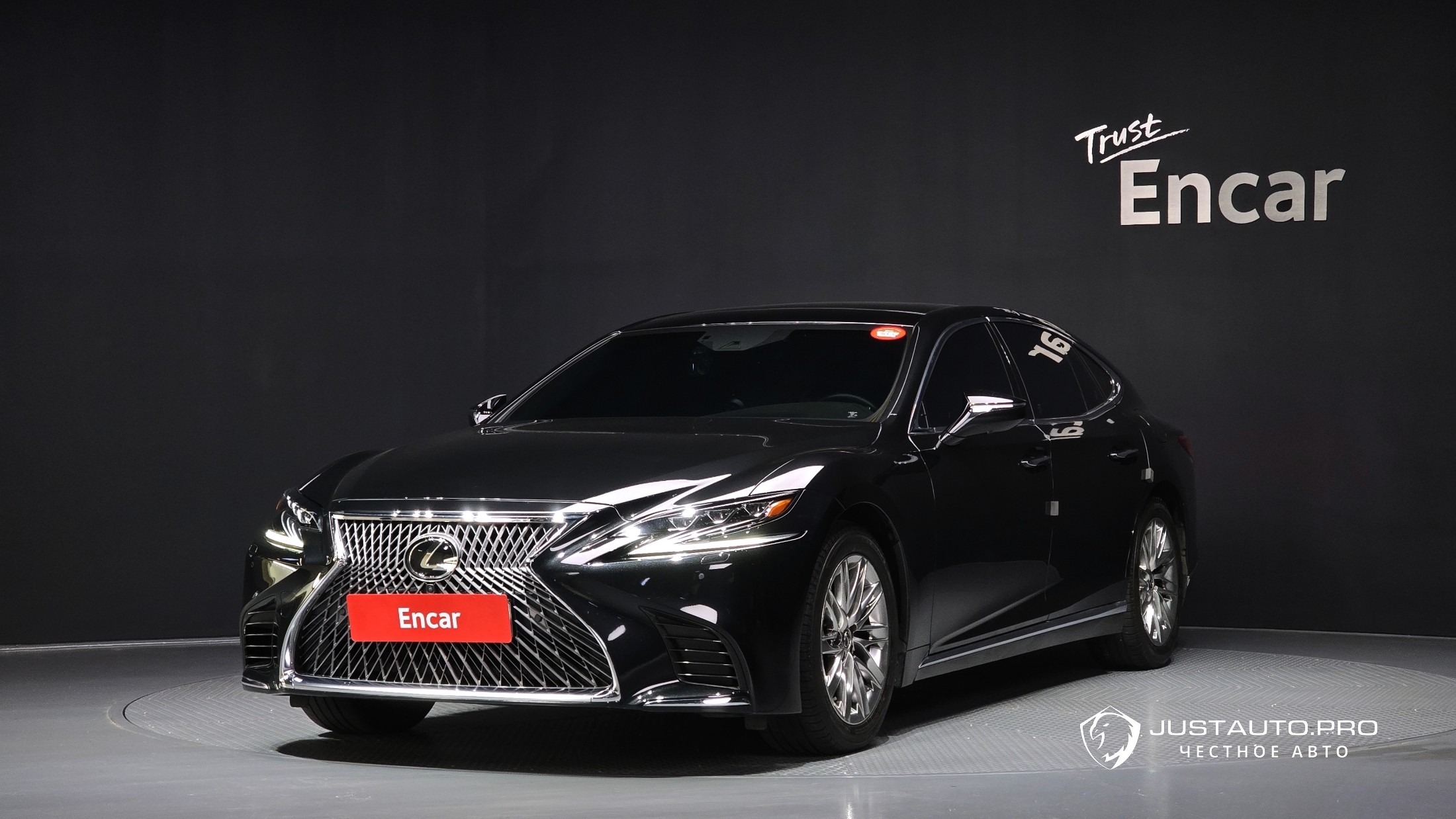 Автомобиль Lexus LS