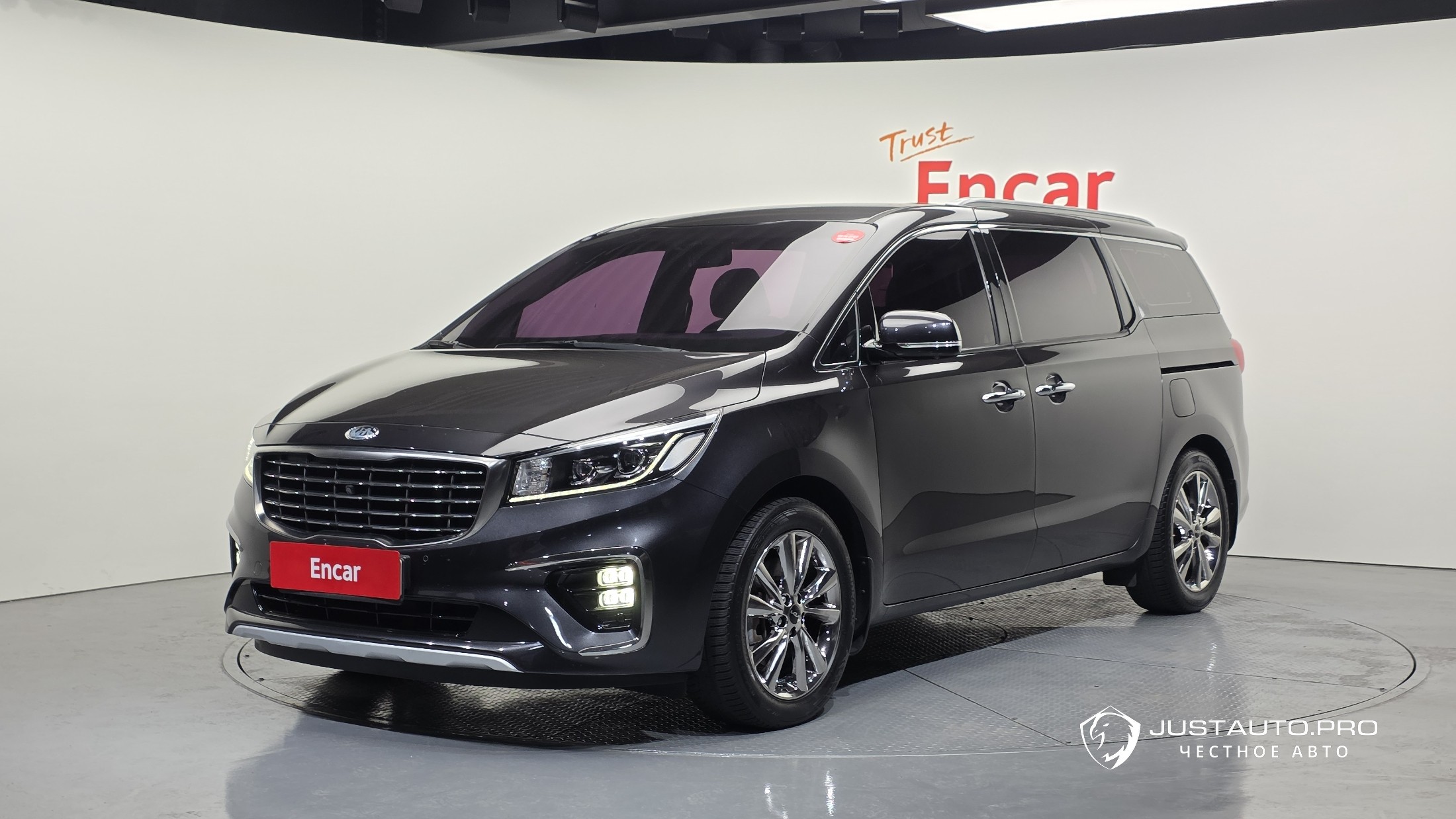 Автомобиль Kia Canival