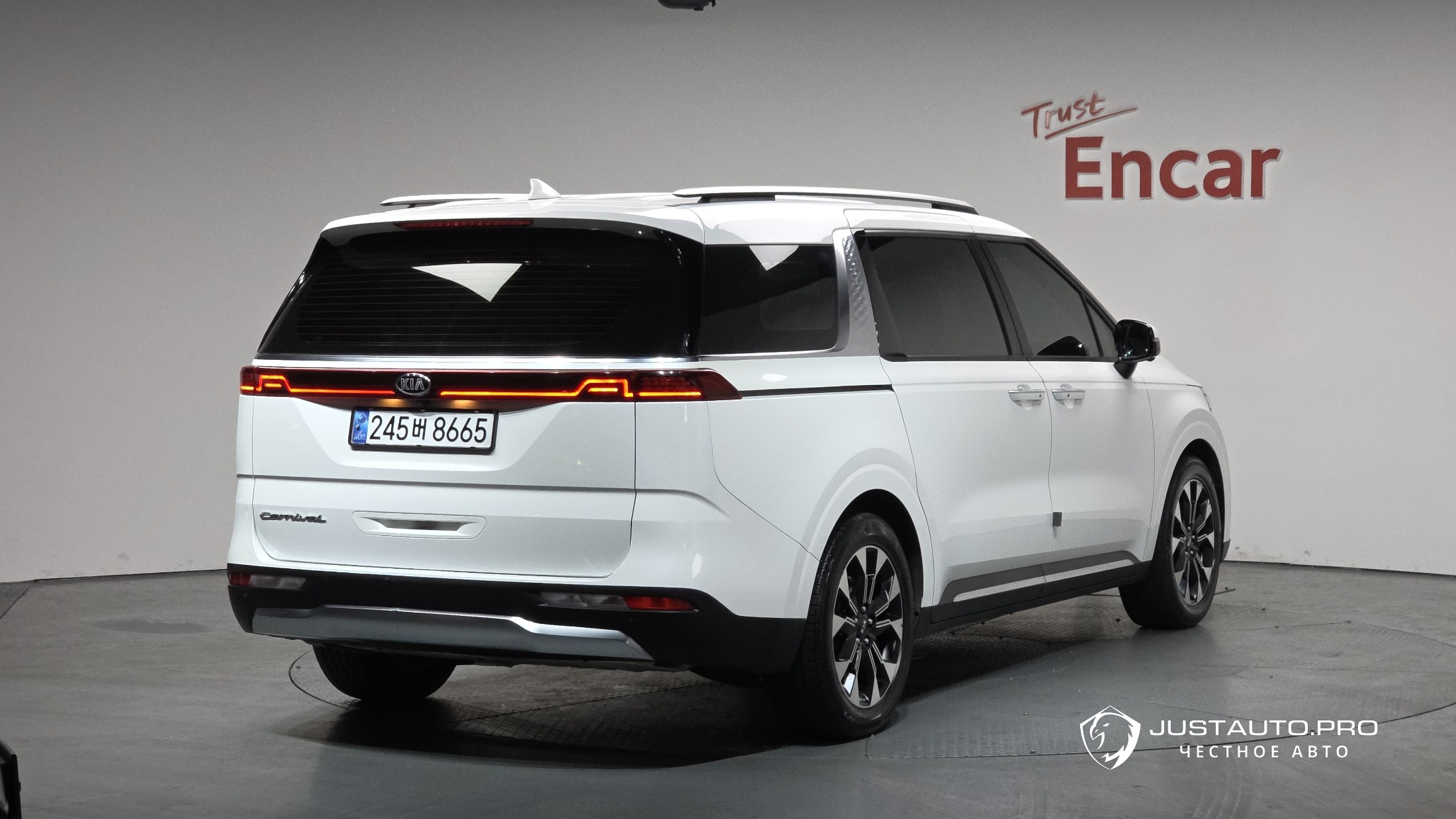 Автомобиль Kia Canival