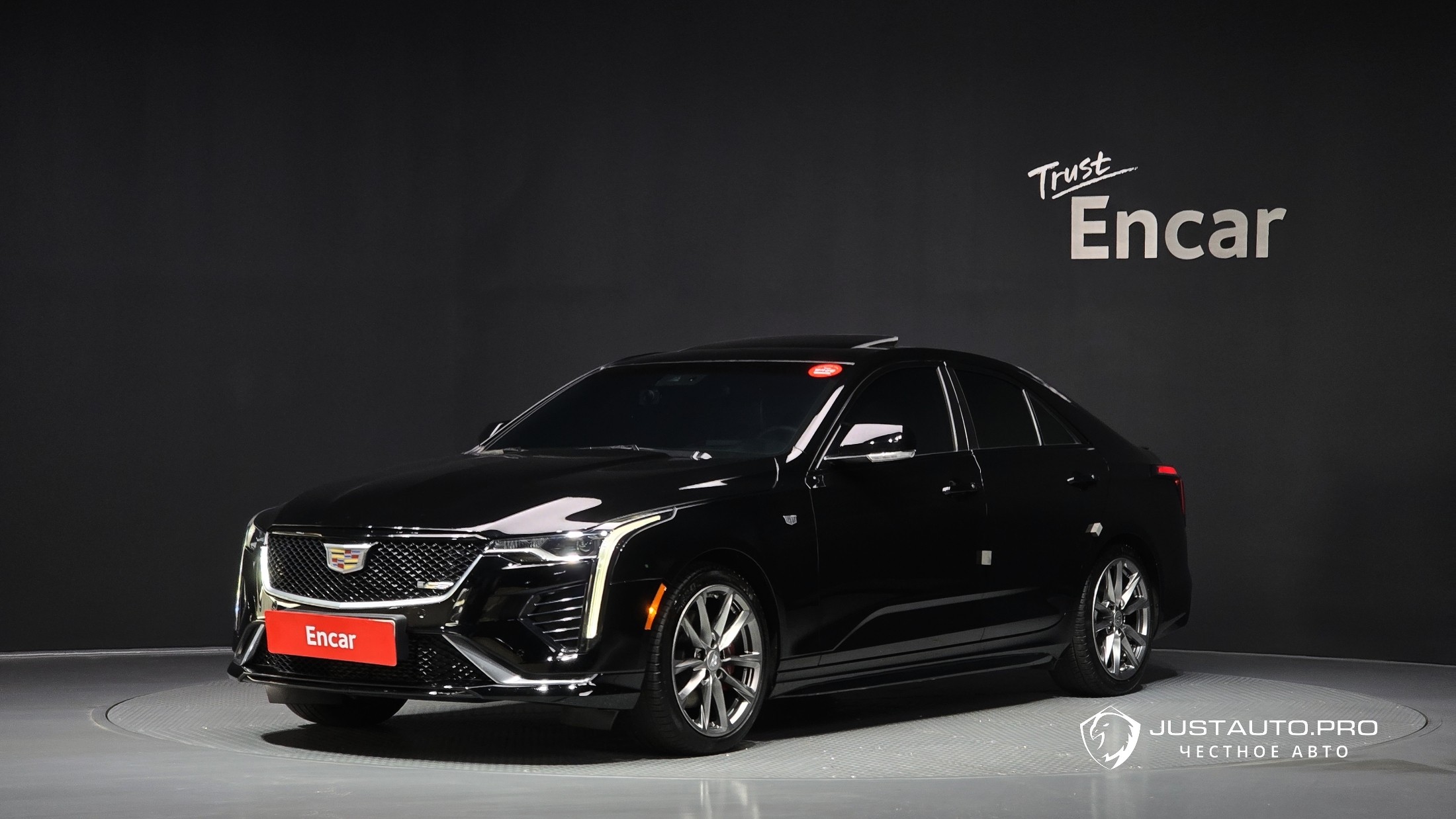 Автомобиль Cadillac CT4