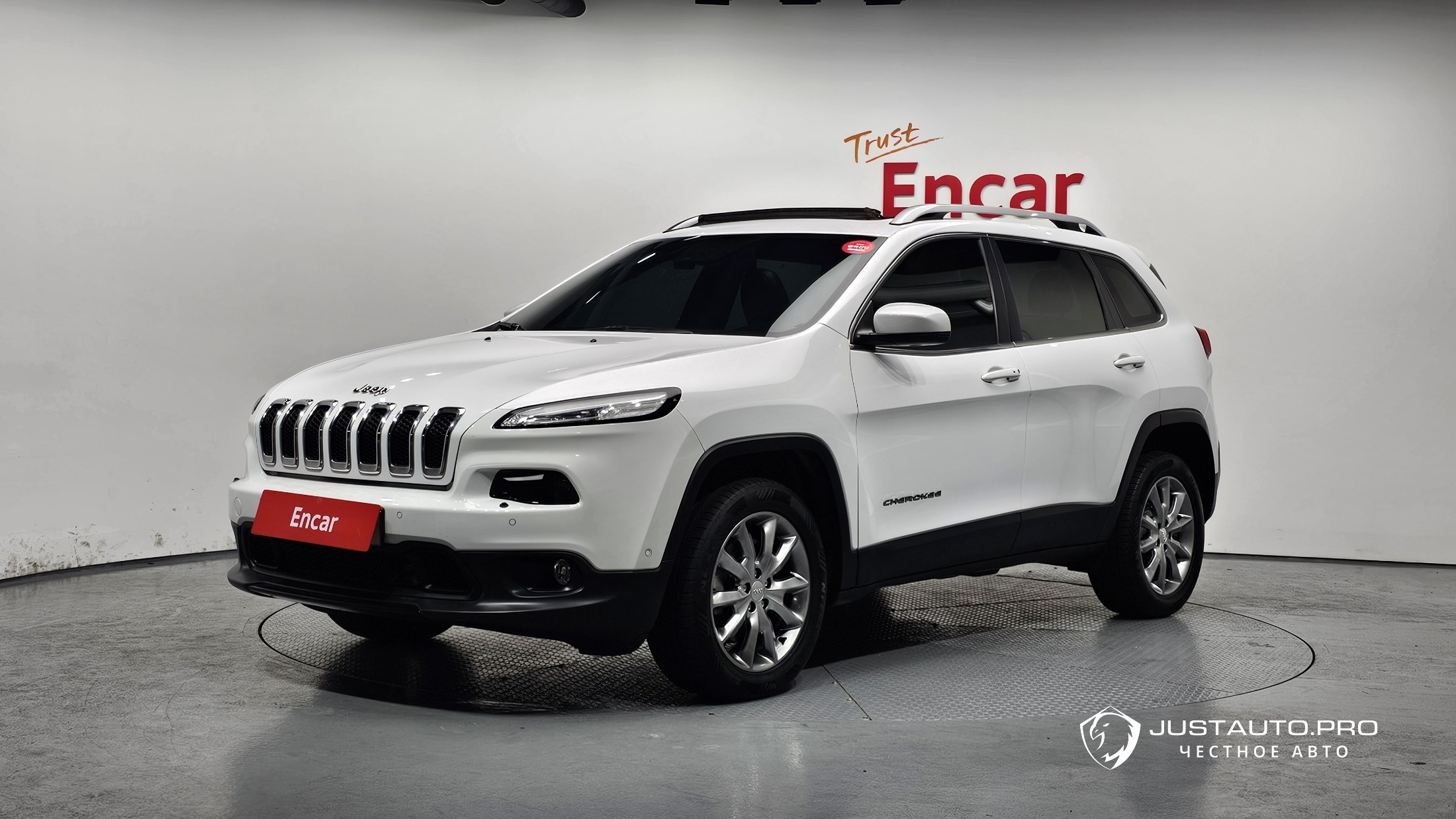 Автомобиль Jeep Cherokee