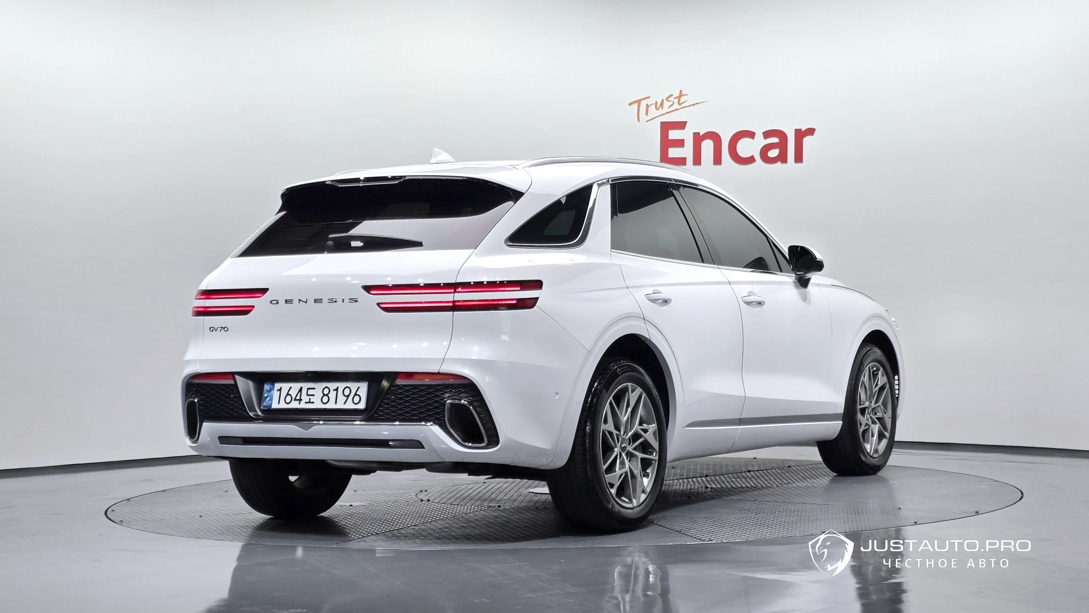 Автомобиль Genesis GV70