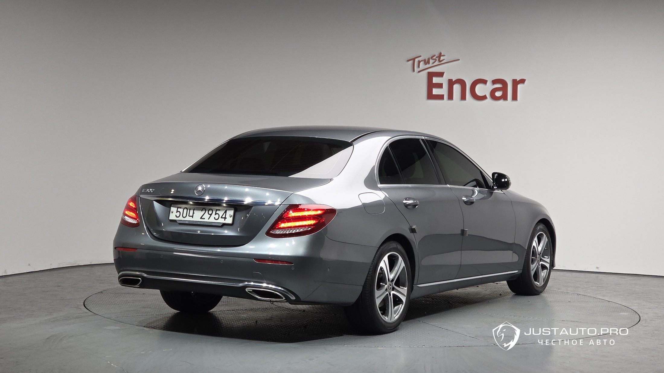 Автомобиль Mercedes-Benz E-Class
