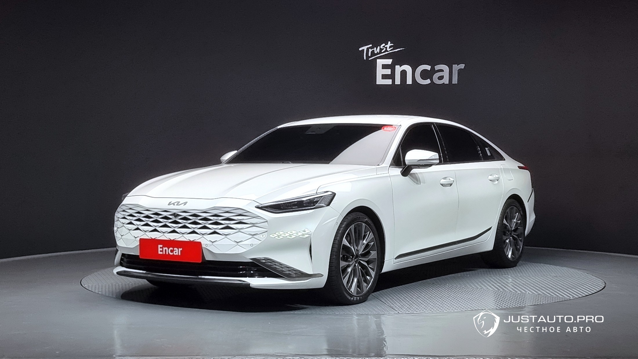 Автомобиль Kia K8