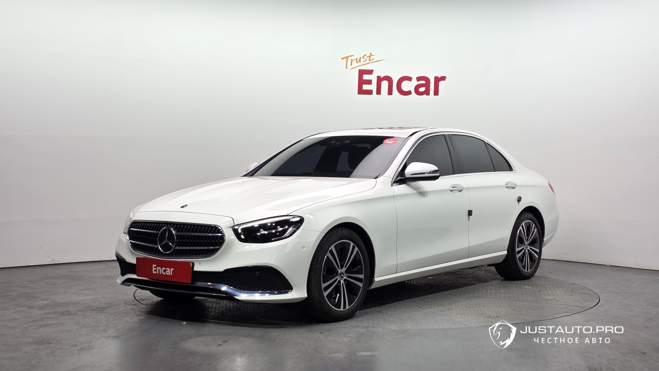 Автомобиль Mercedes-Benz E-Class