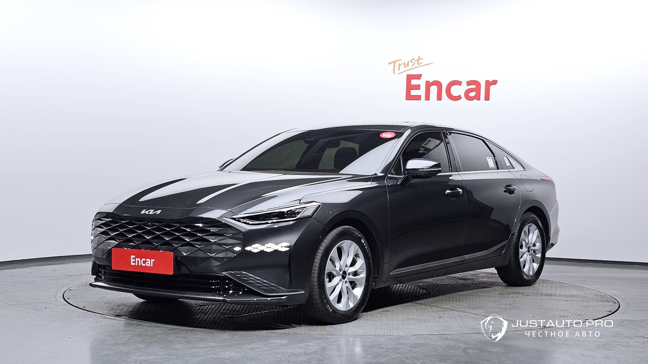 Автомобиль Kia K8