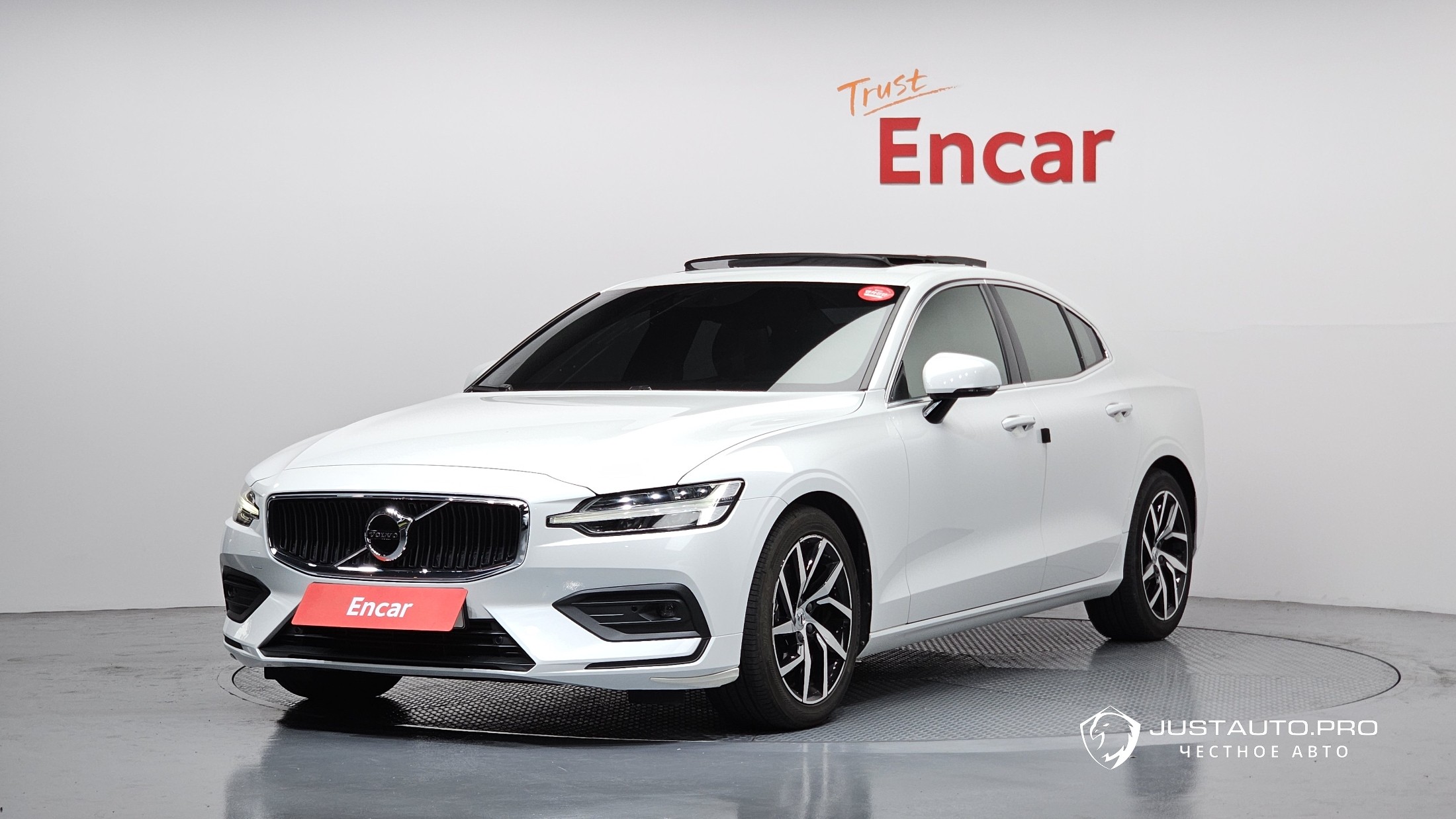 Автомобиль Volvo S60