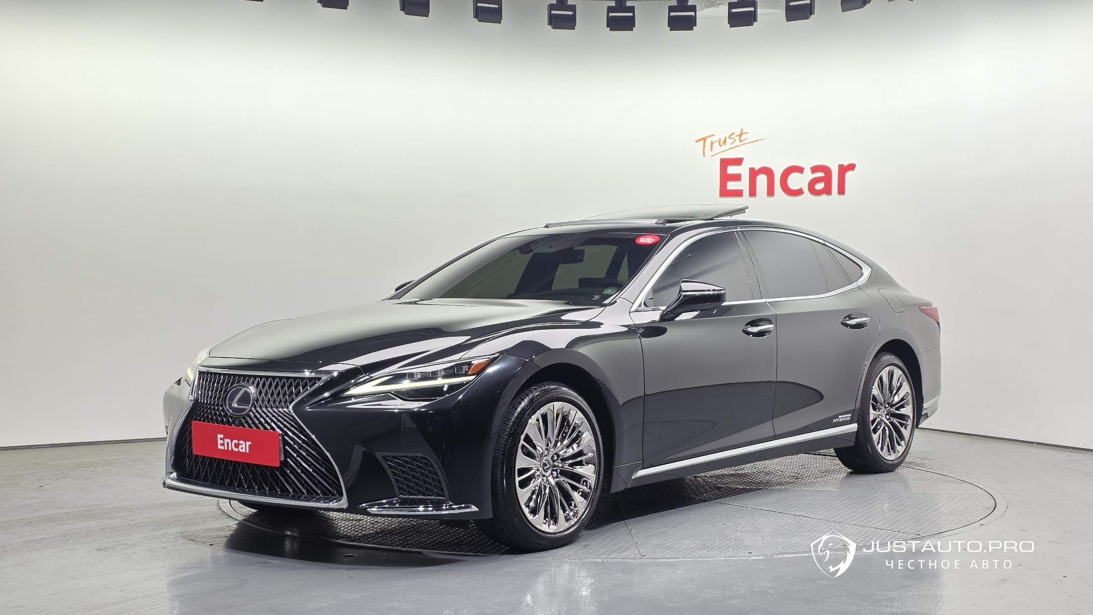Автомобиль Lexus LS