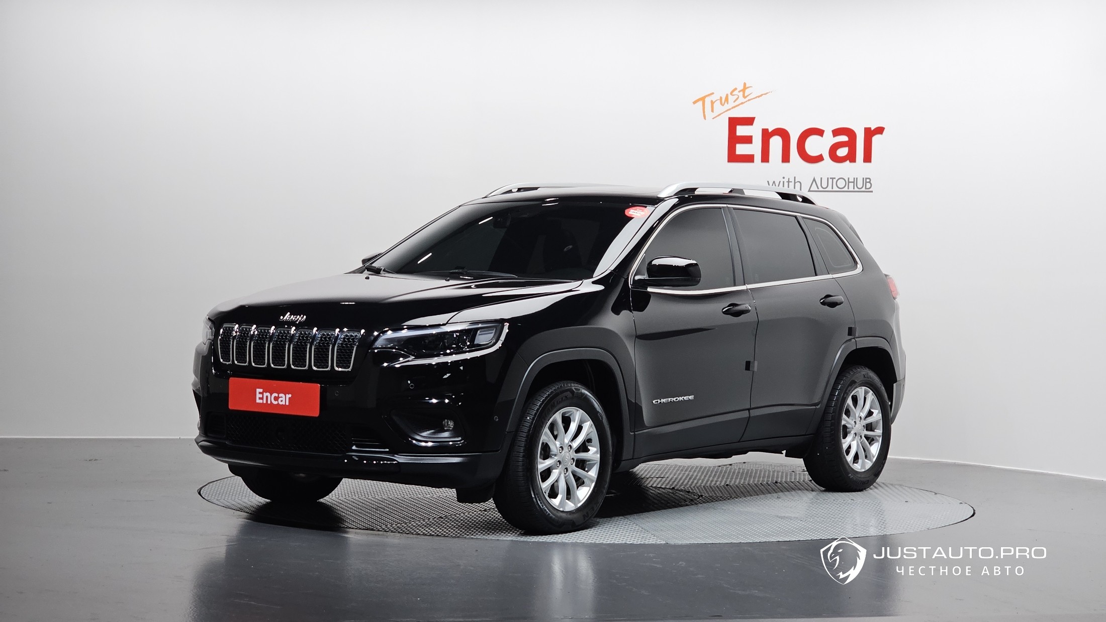 Автомобиль Jeep Cherokee