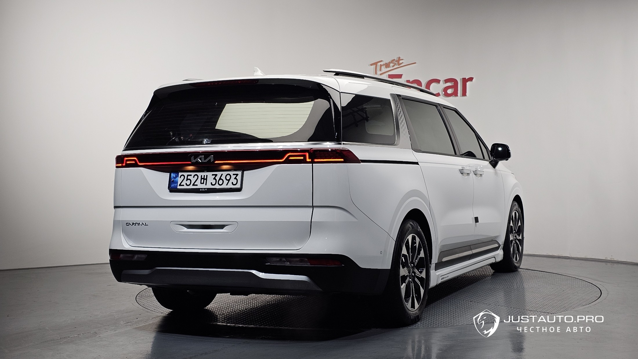 Автомобиль Kia Canival