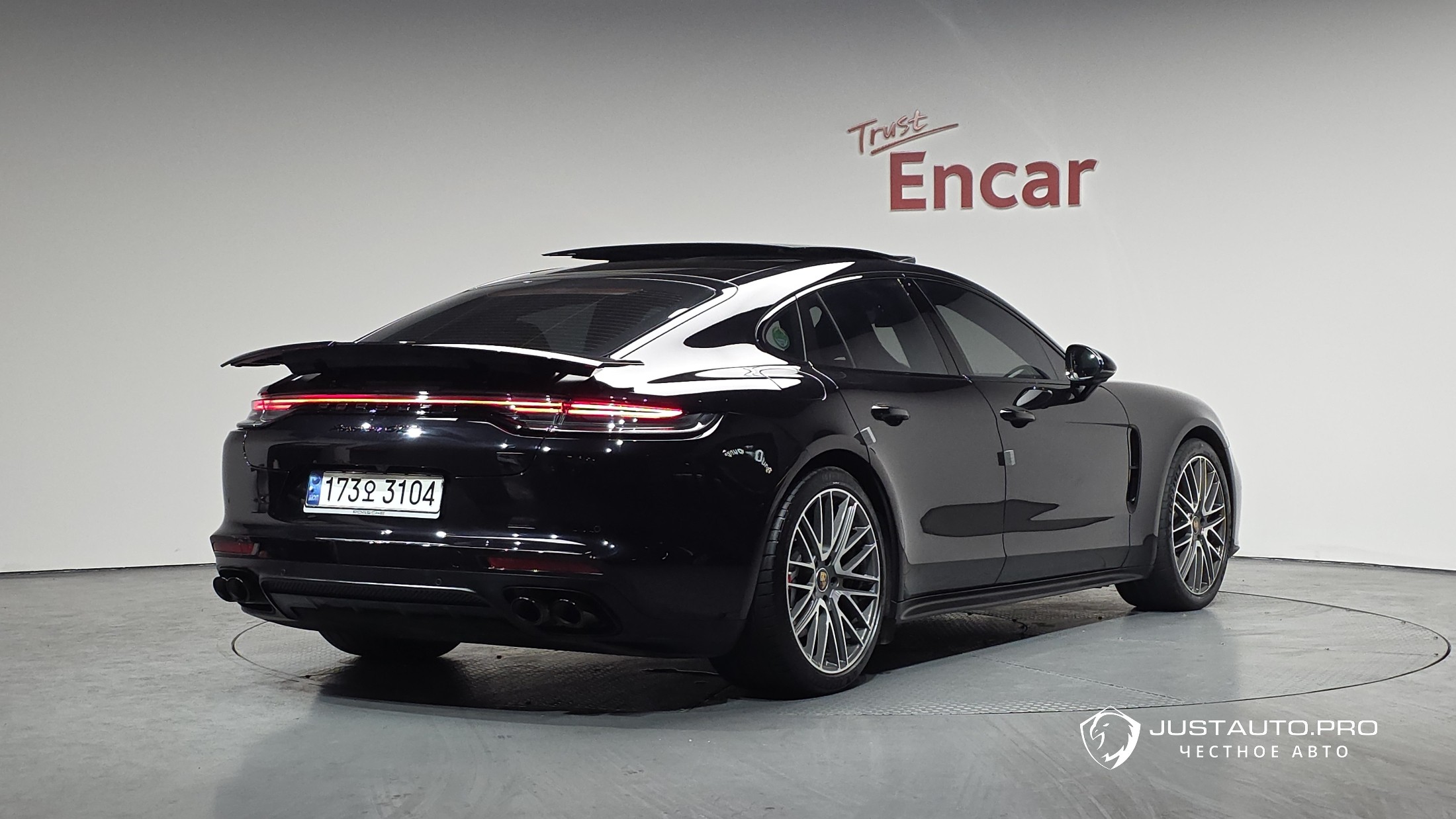 Автомобиль Porsche Panamera