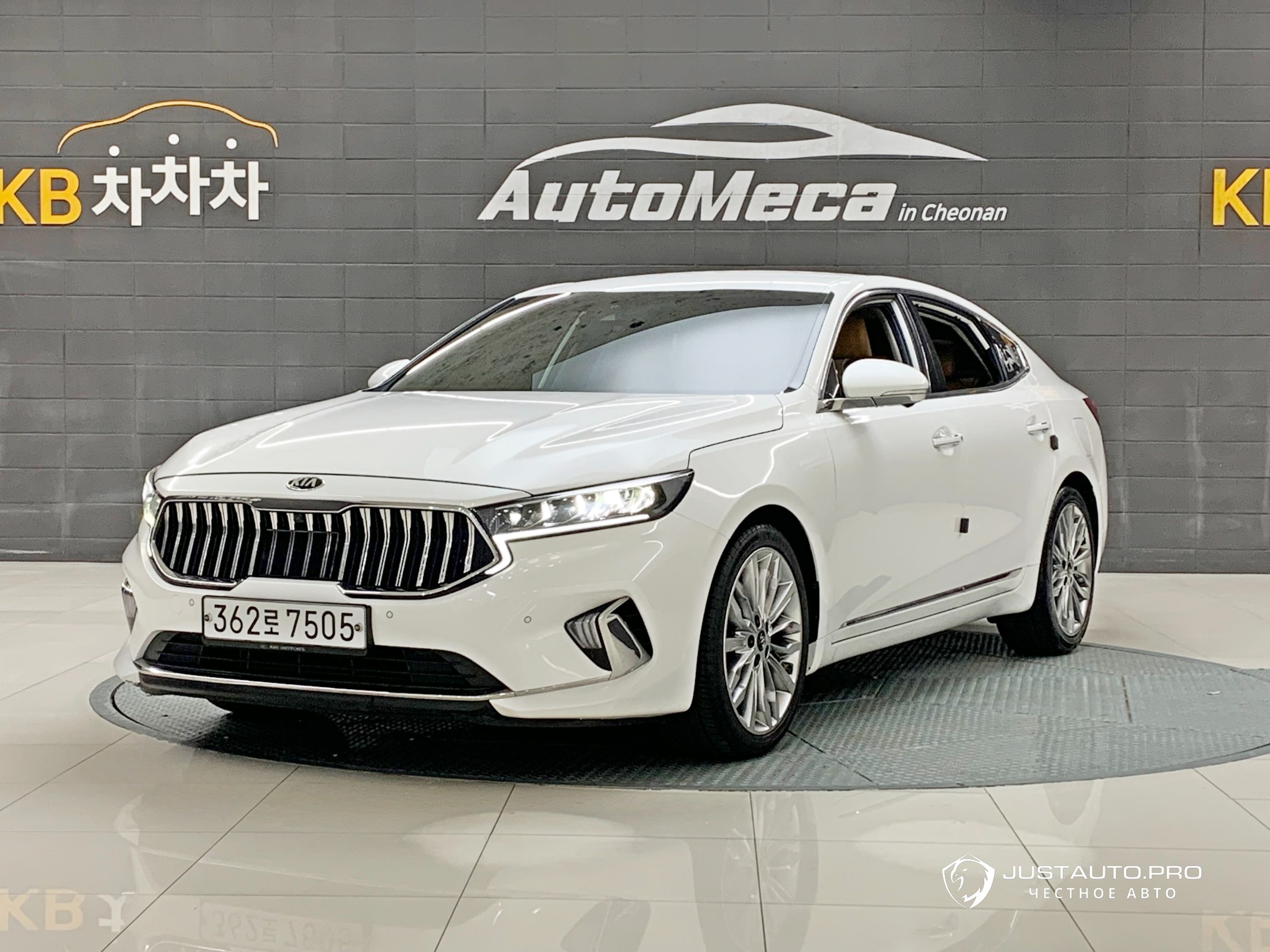 Автомобиль Kia K7