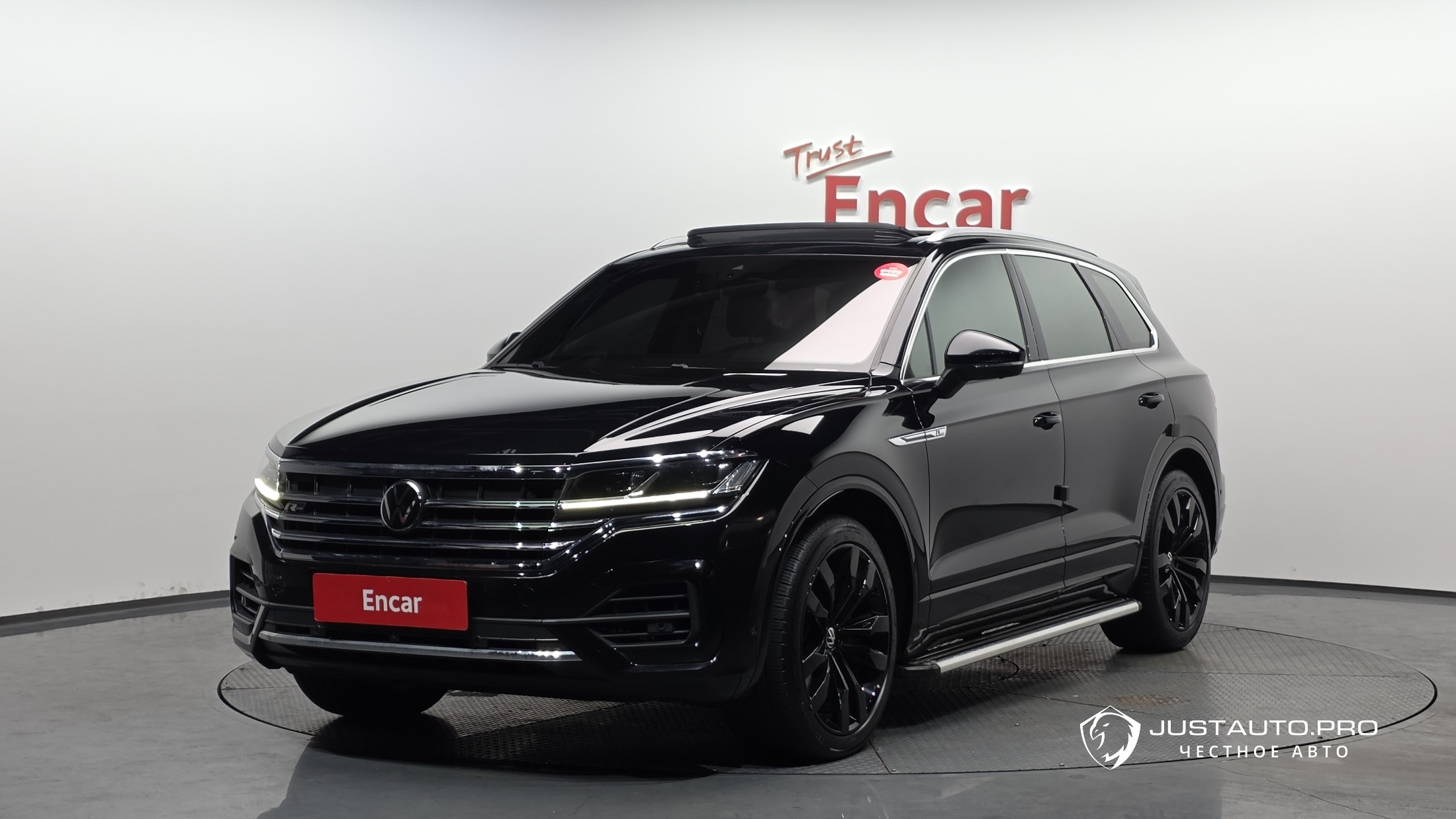 Автомобиль Volkswagen Touareg