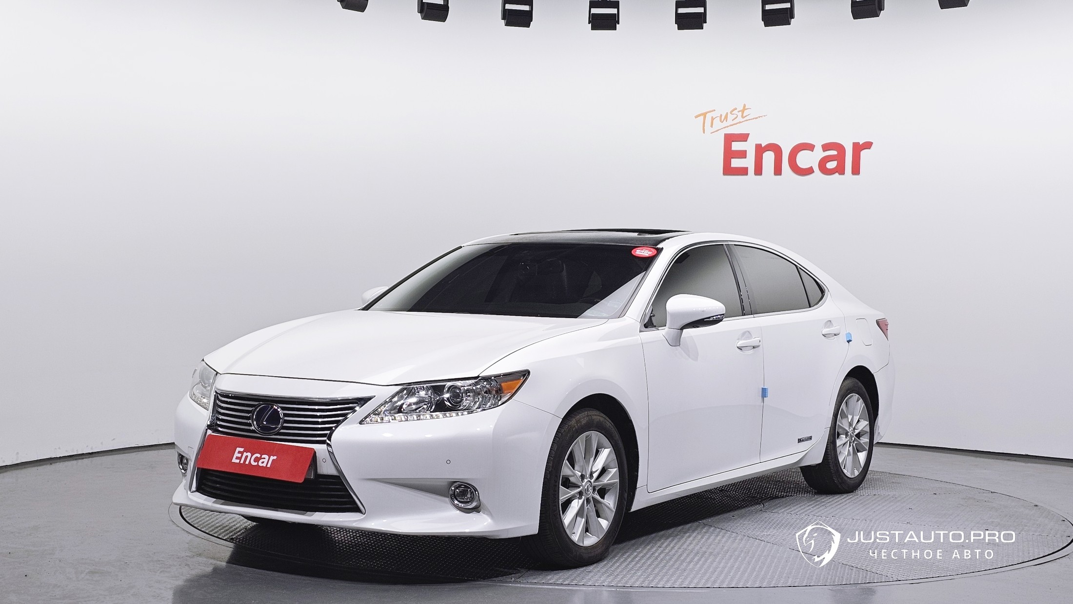 Автомобиль Lexus ES