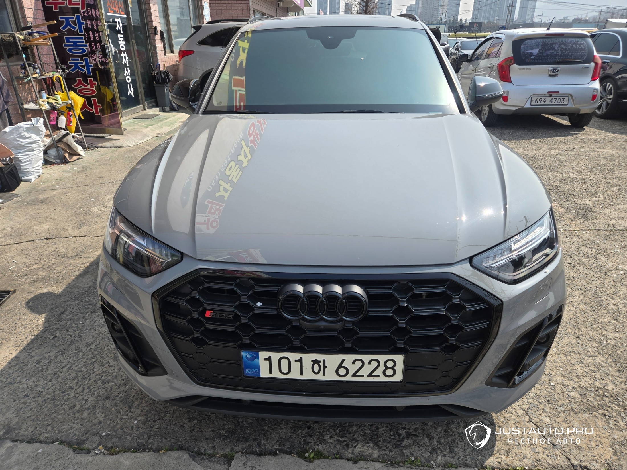 Автомобиль Audi SQ5