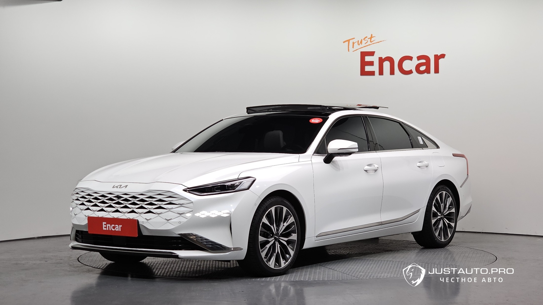 Автомобиль Kia K8