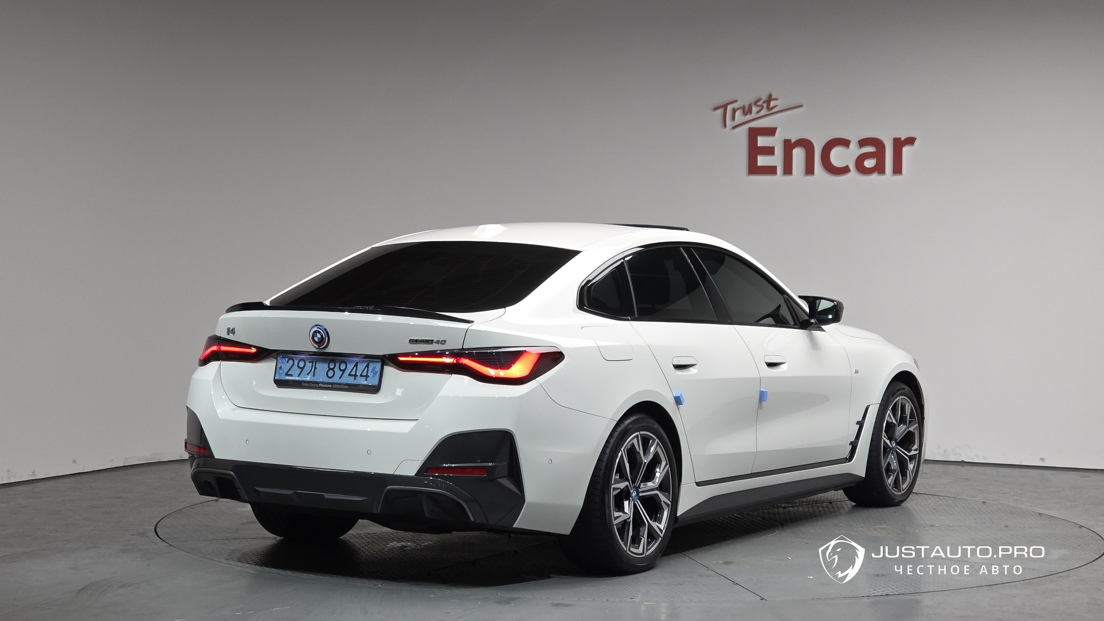 Автомобиль BMW i4