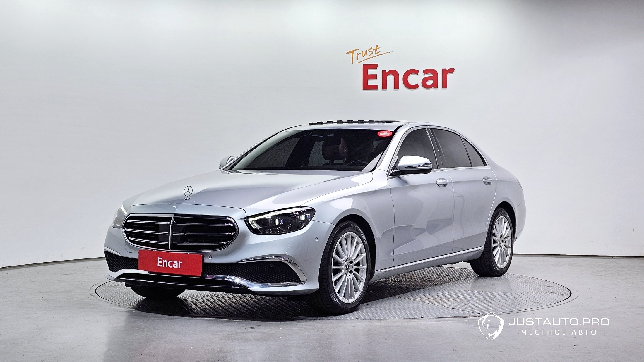 Автомобиль Mercedes-Benz E-Class
