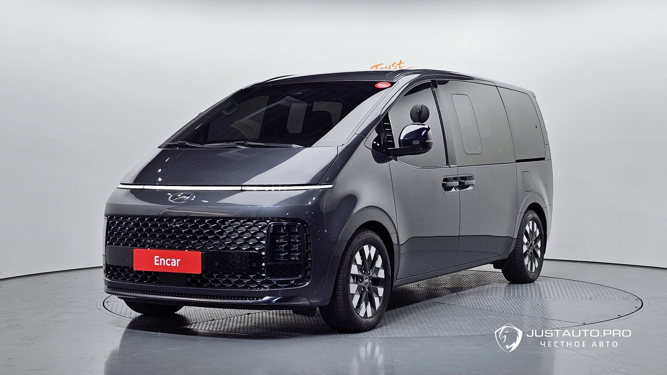 Автомобиль Hyundai Staria