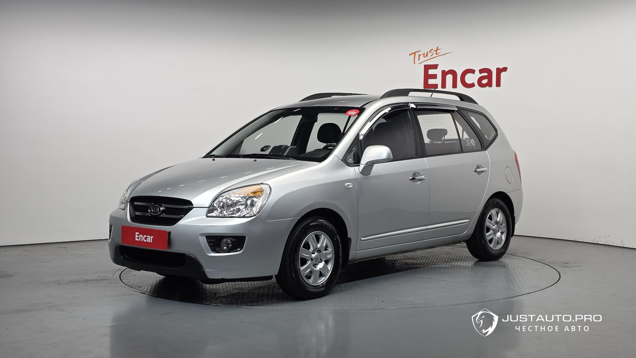 Автомобиль Kia Carens