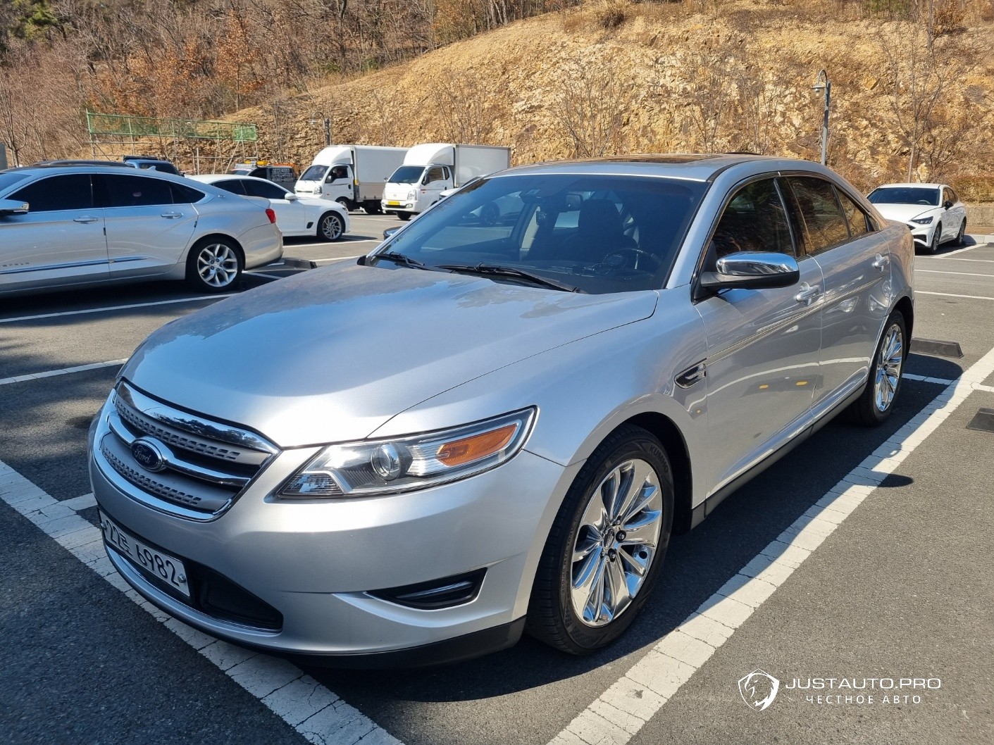 Автомобиль Ford Taurus