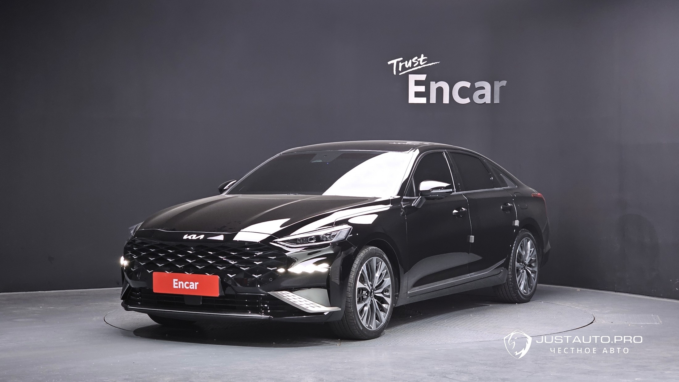 Автомобиль Kia K8