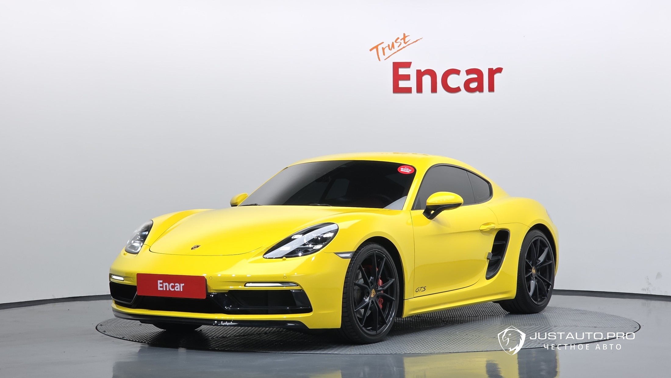 Автомобиль Porsche 718