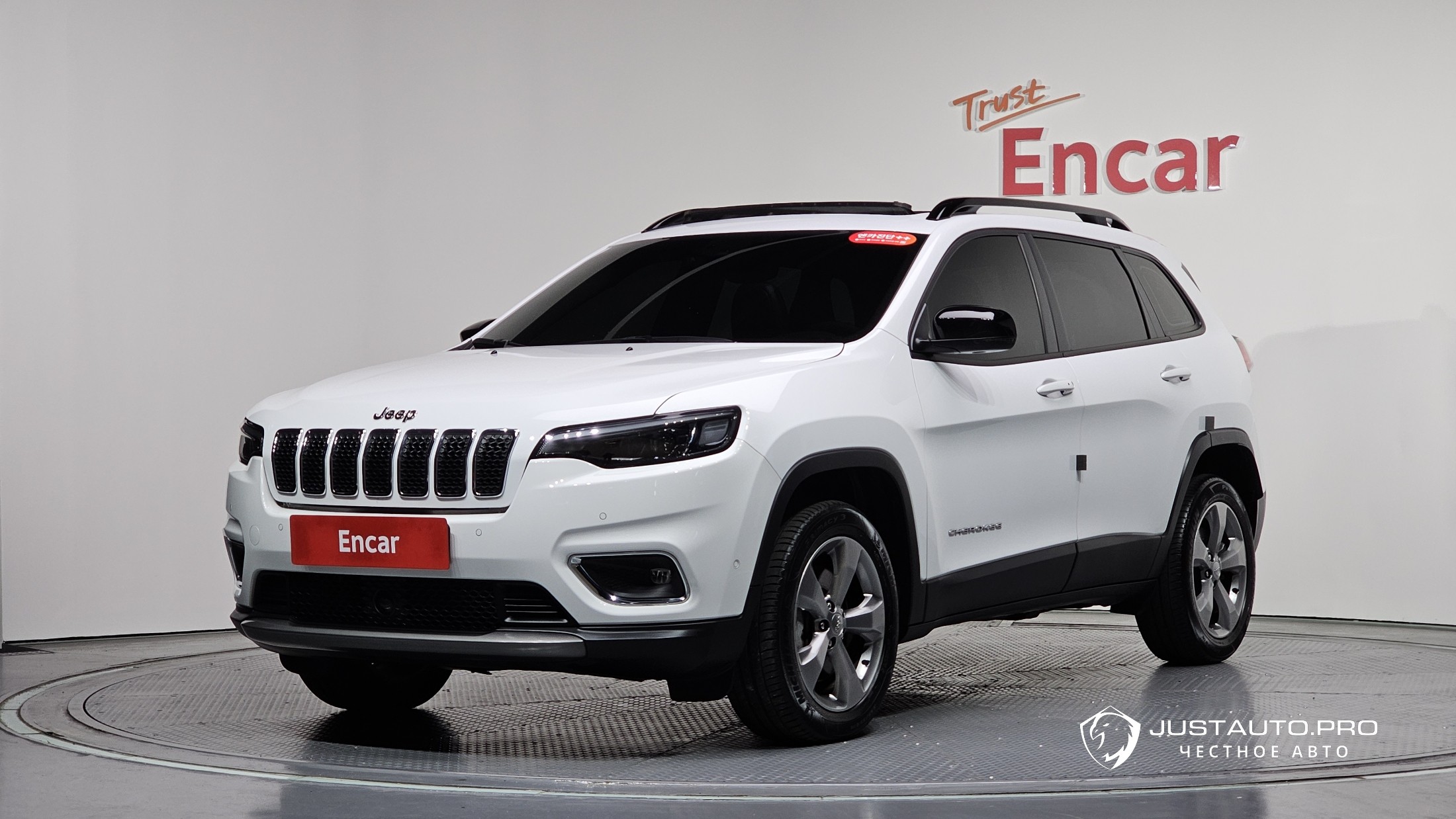 Автомобиль Jeep Cherokee