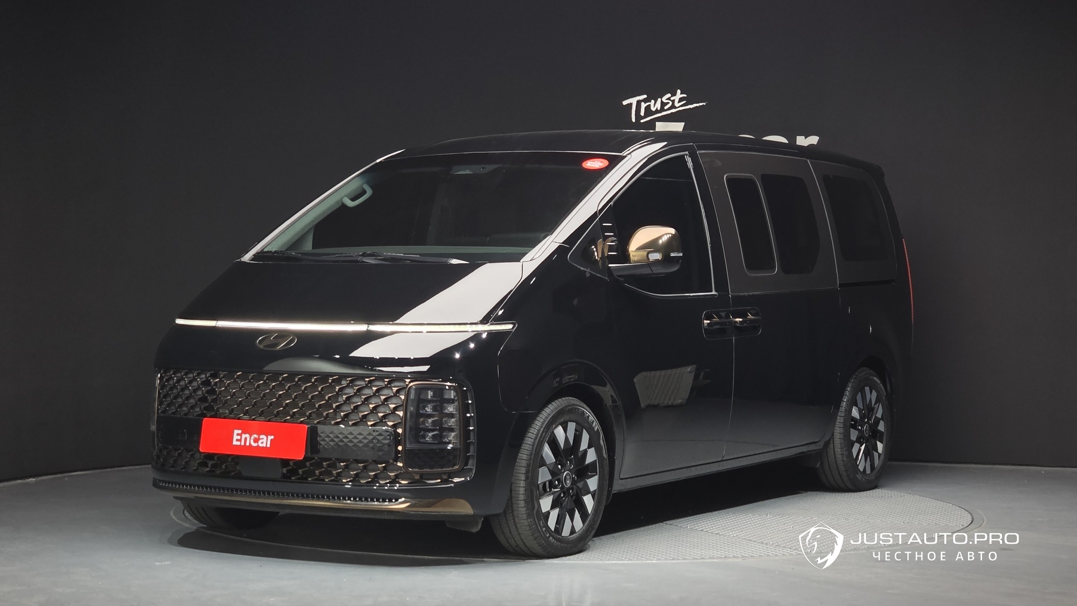 Автомобиль Hyundai Staria