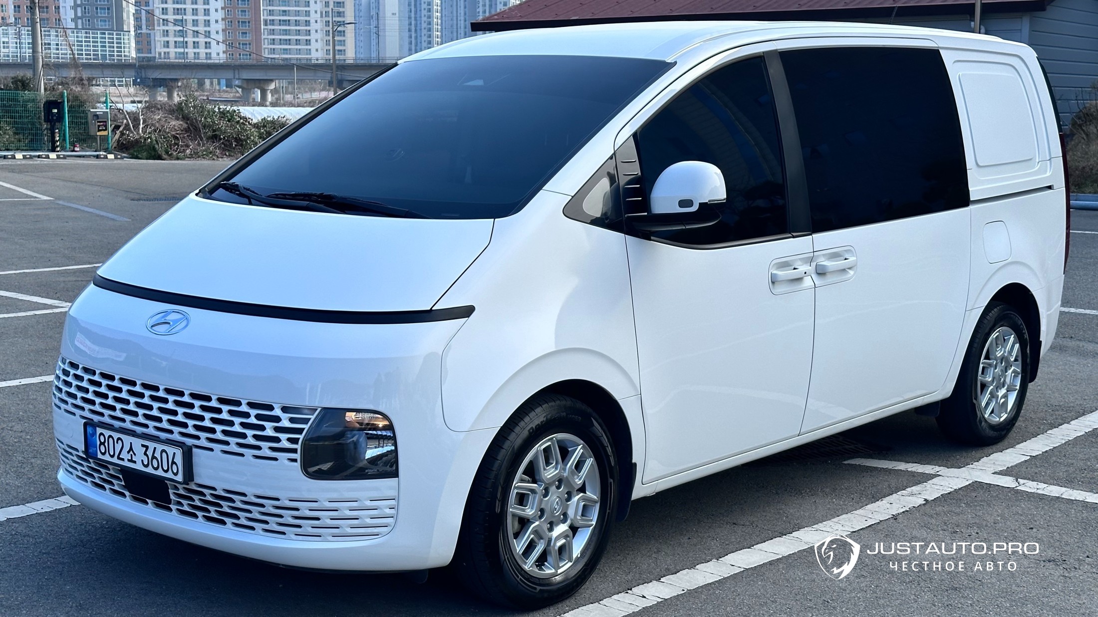 Автомобиль Hyundai Staria