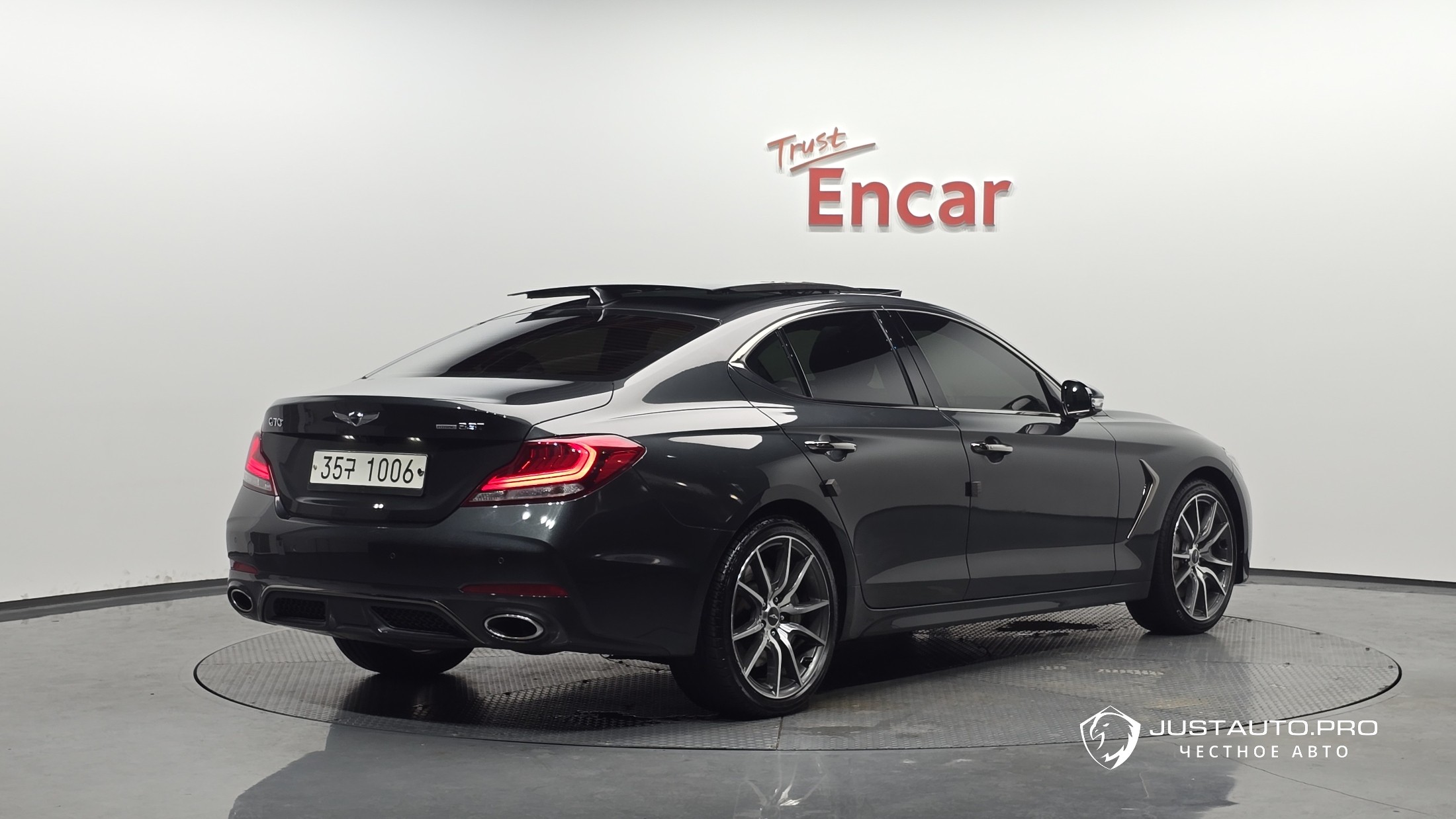 Автомобиль Genesis G70