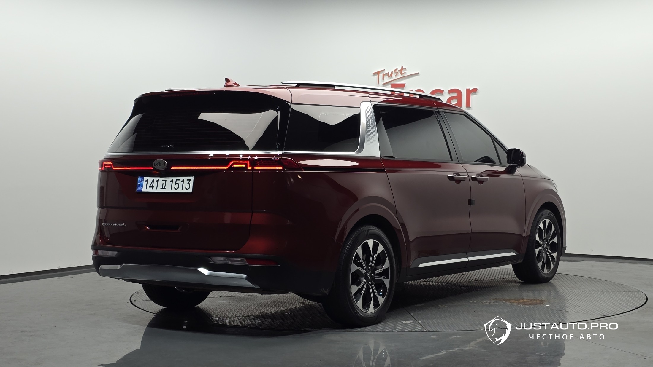 Автомобиль Kia Canival