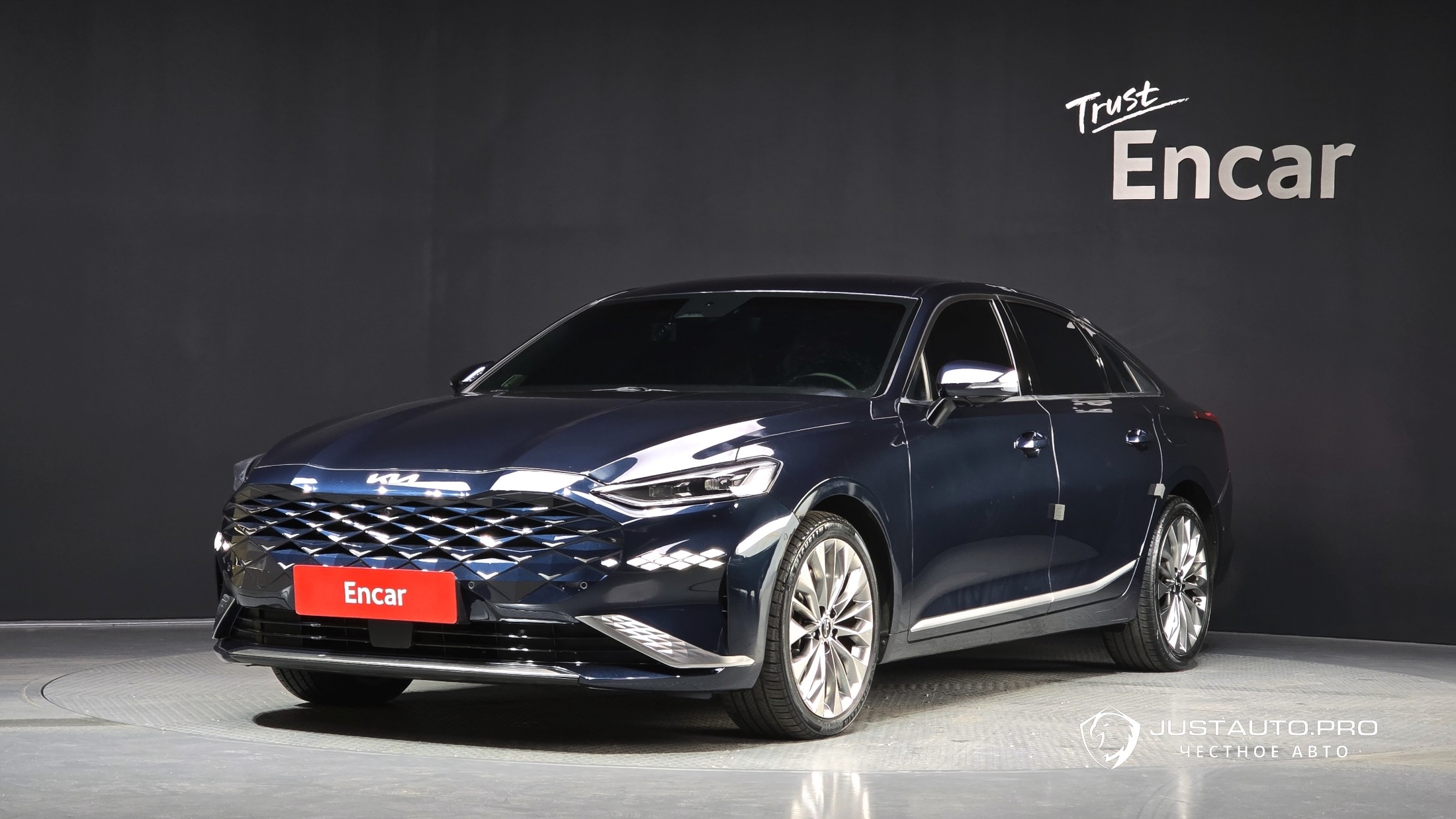Автомобиль Kia K8