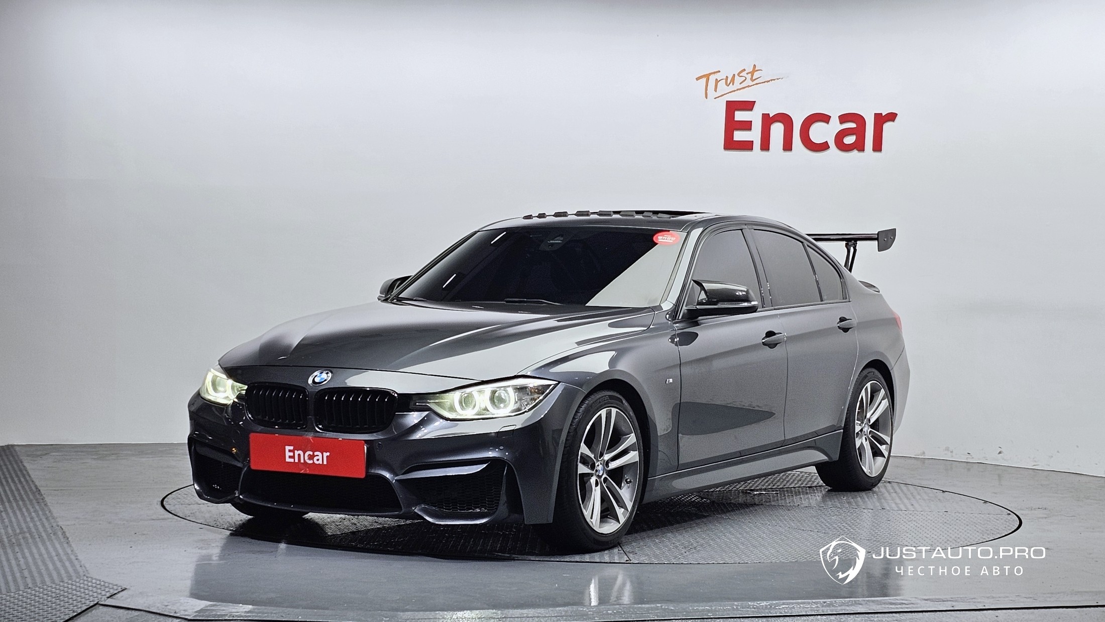 Автомобиль BMW 3-Series
