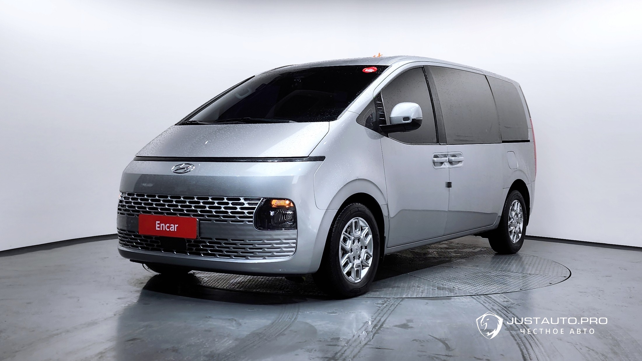 Автомобиль Hyundai Staria