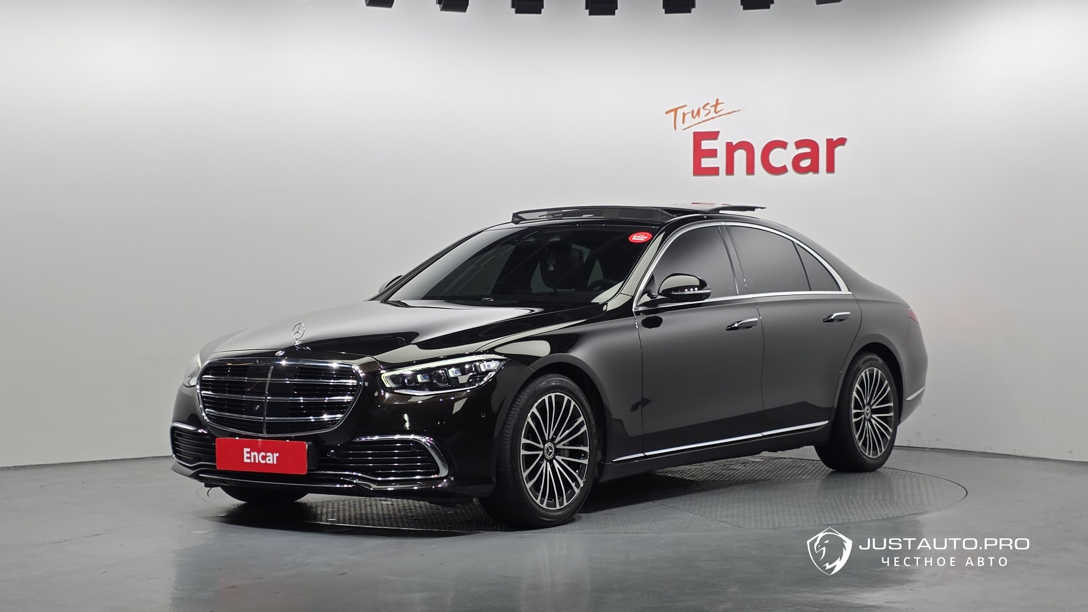 Автомобиль Mercedes-Benz S-Class