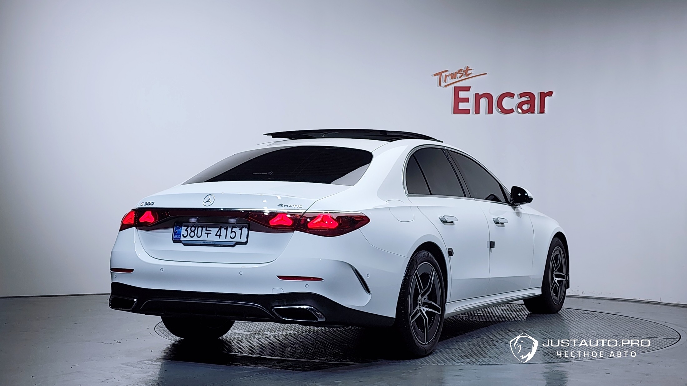 Автомобиль Mercedes-Benz E-Class